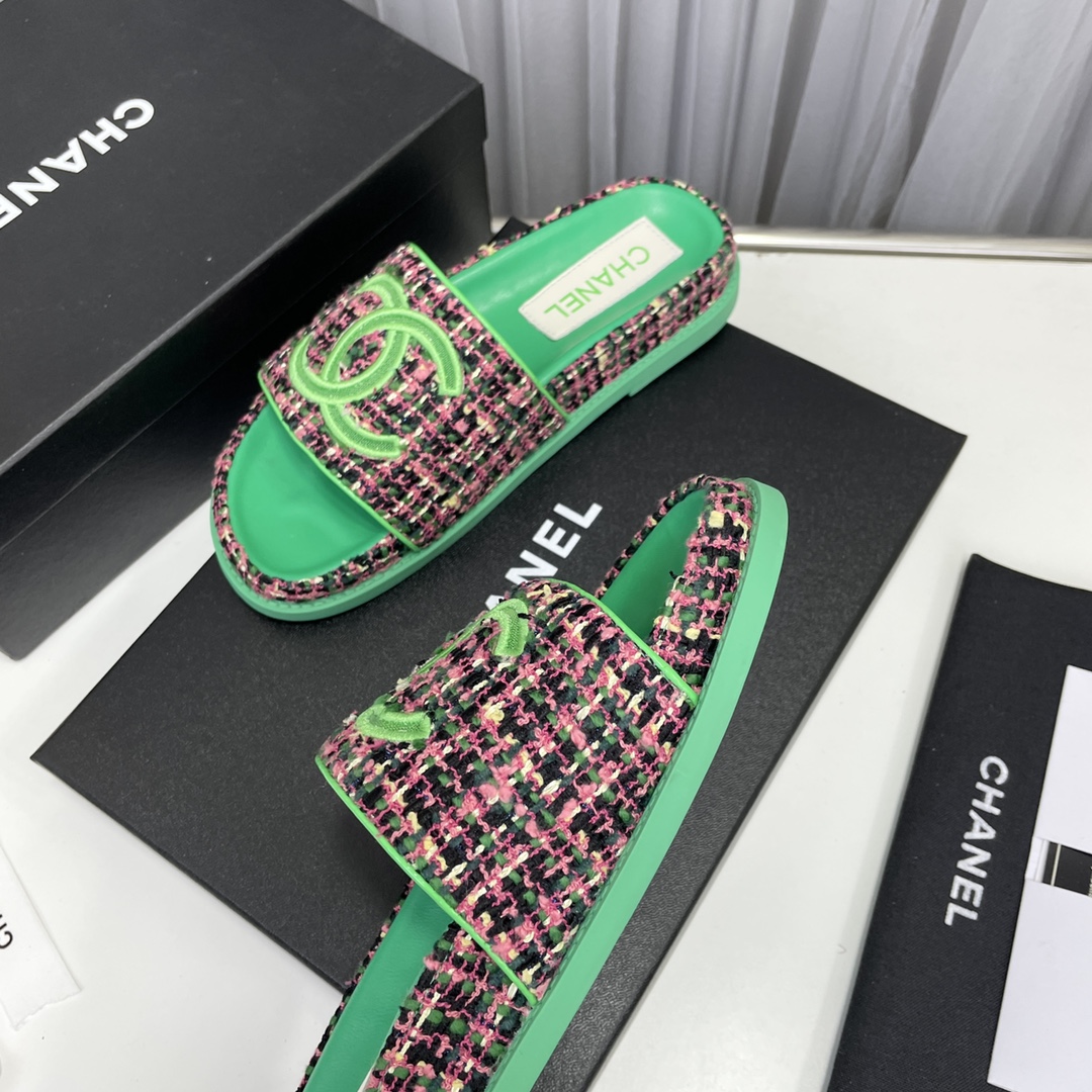 CHANEL SLIDES