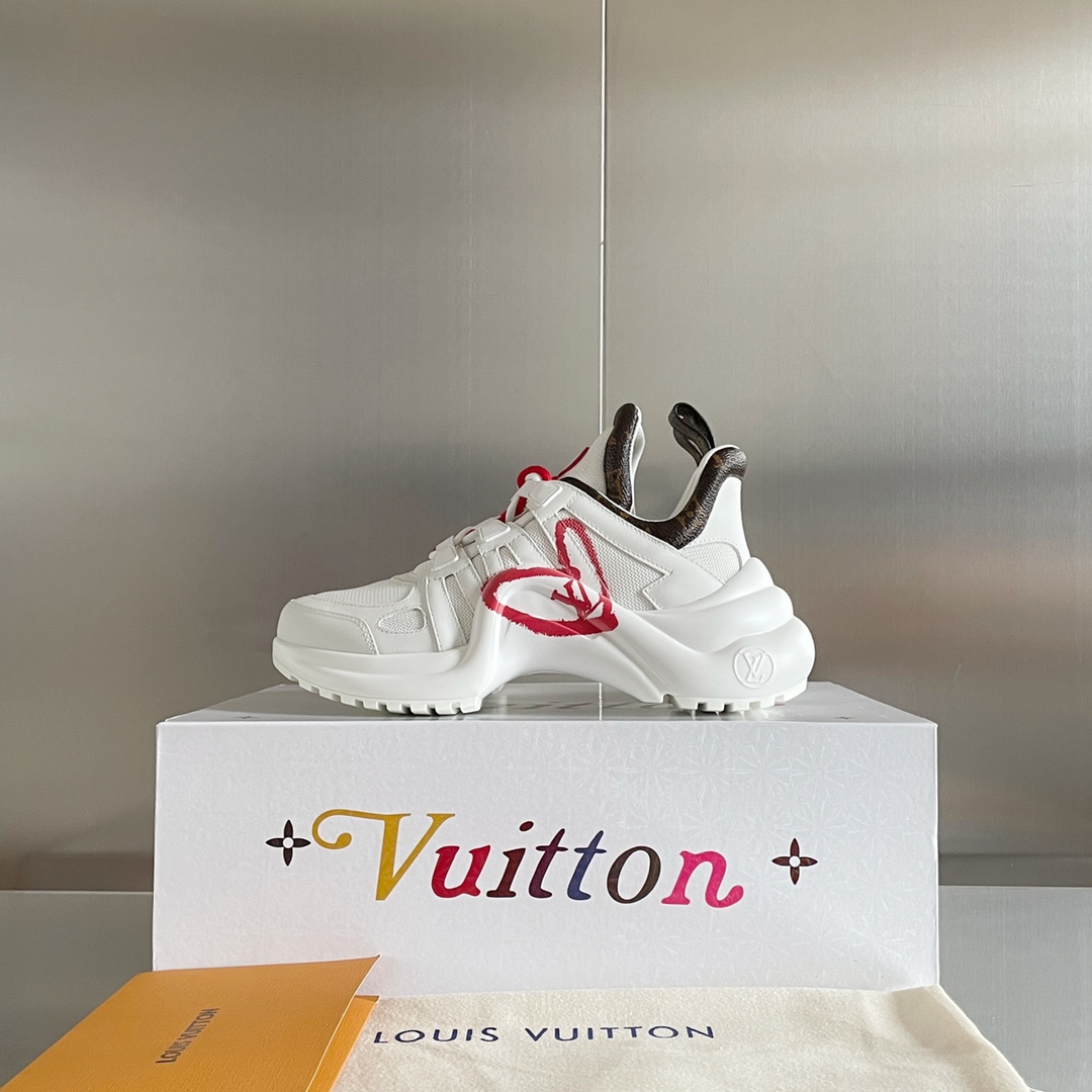 LOUIS VUITTON SNEAKERS