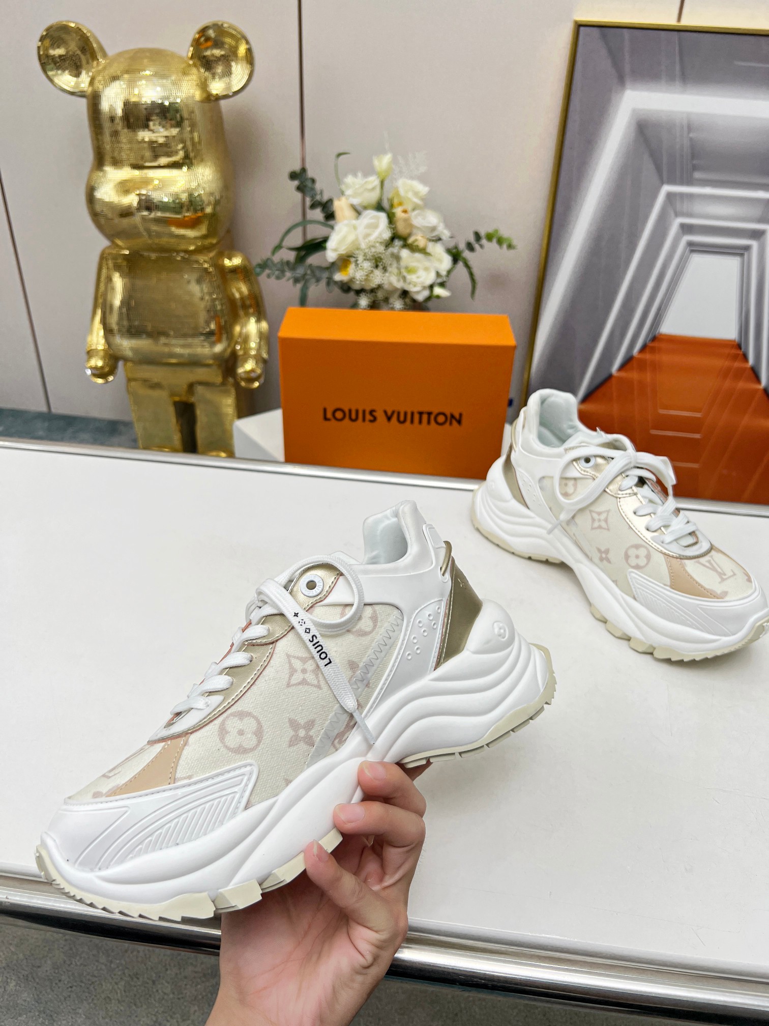 LOUIS VUITTON SNEAKERS