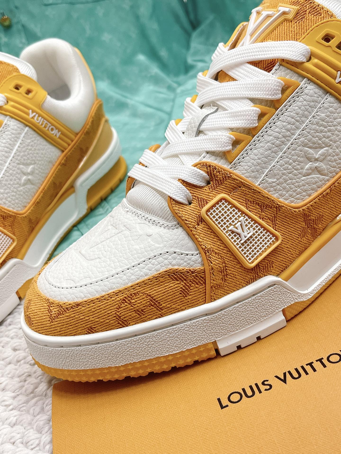 LOUIS VUITTON SNEAKERS