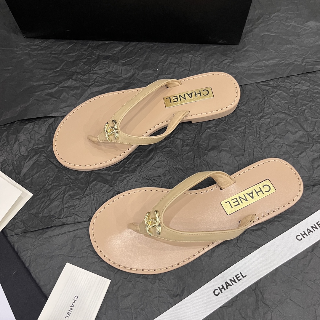 CHANEL SLIDES