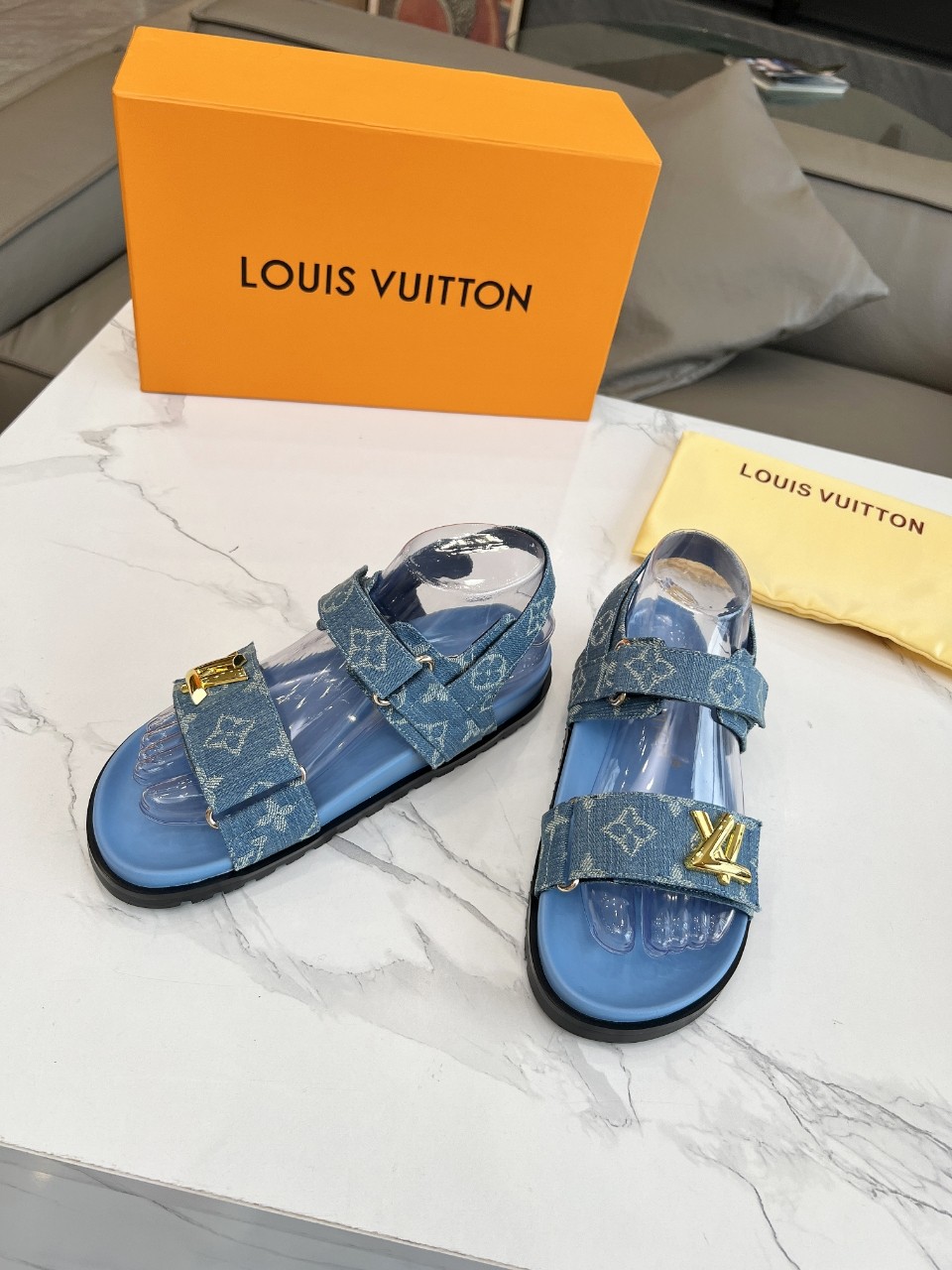 Louis Vuitton latest presbyopia logo slippers