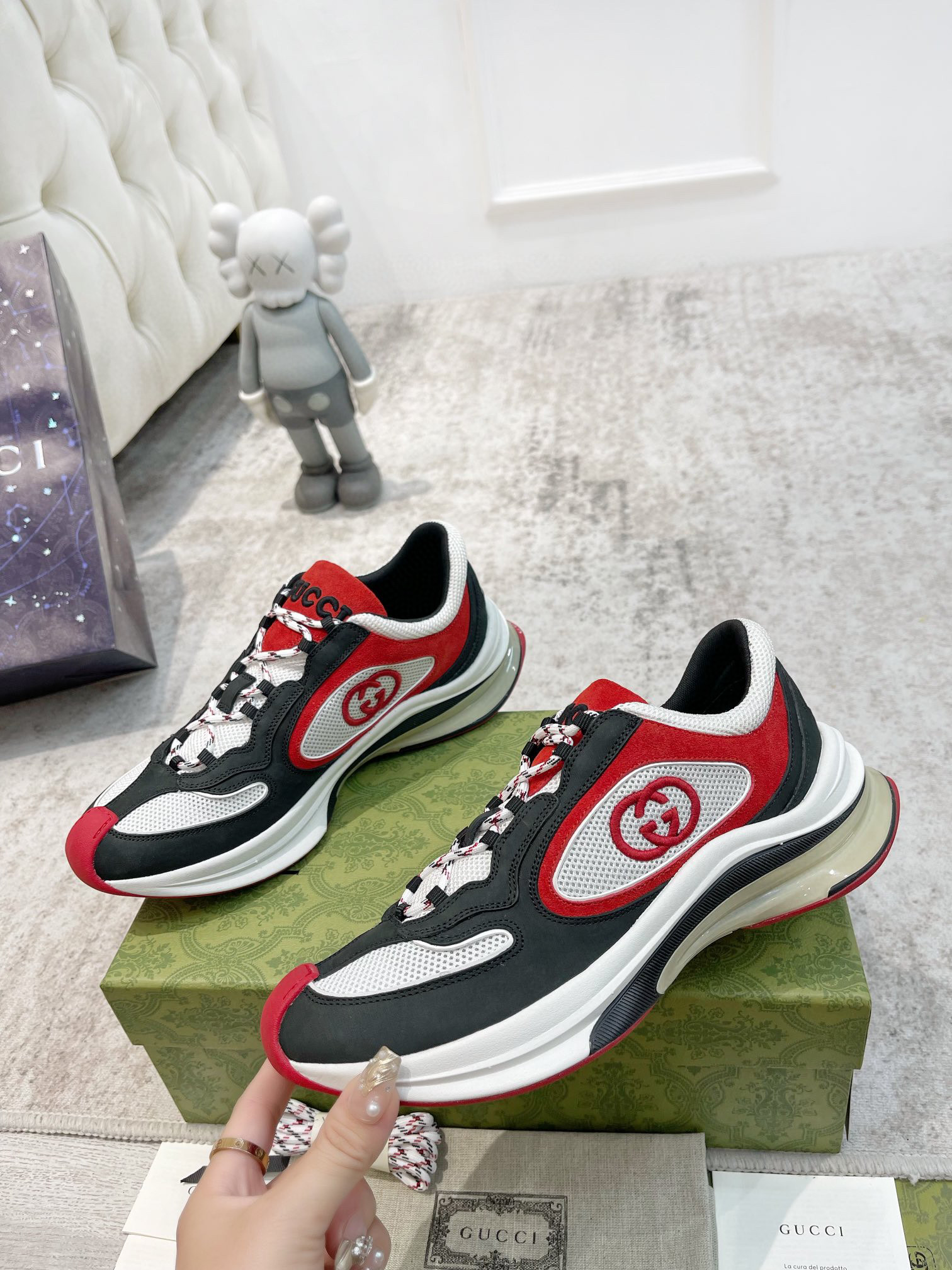 WOMEN'S GUCCI RUN SNEAKER