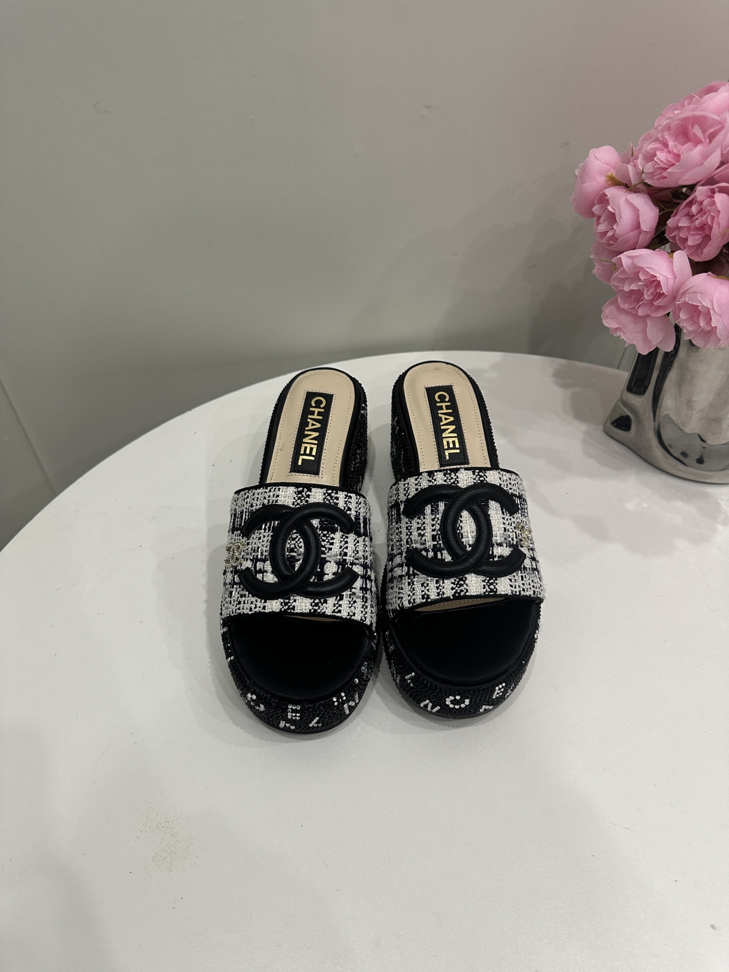 CHANEL SLIDES