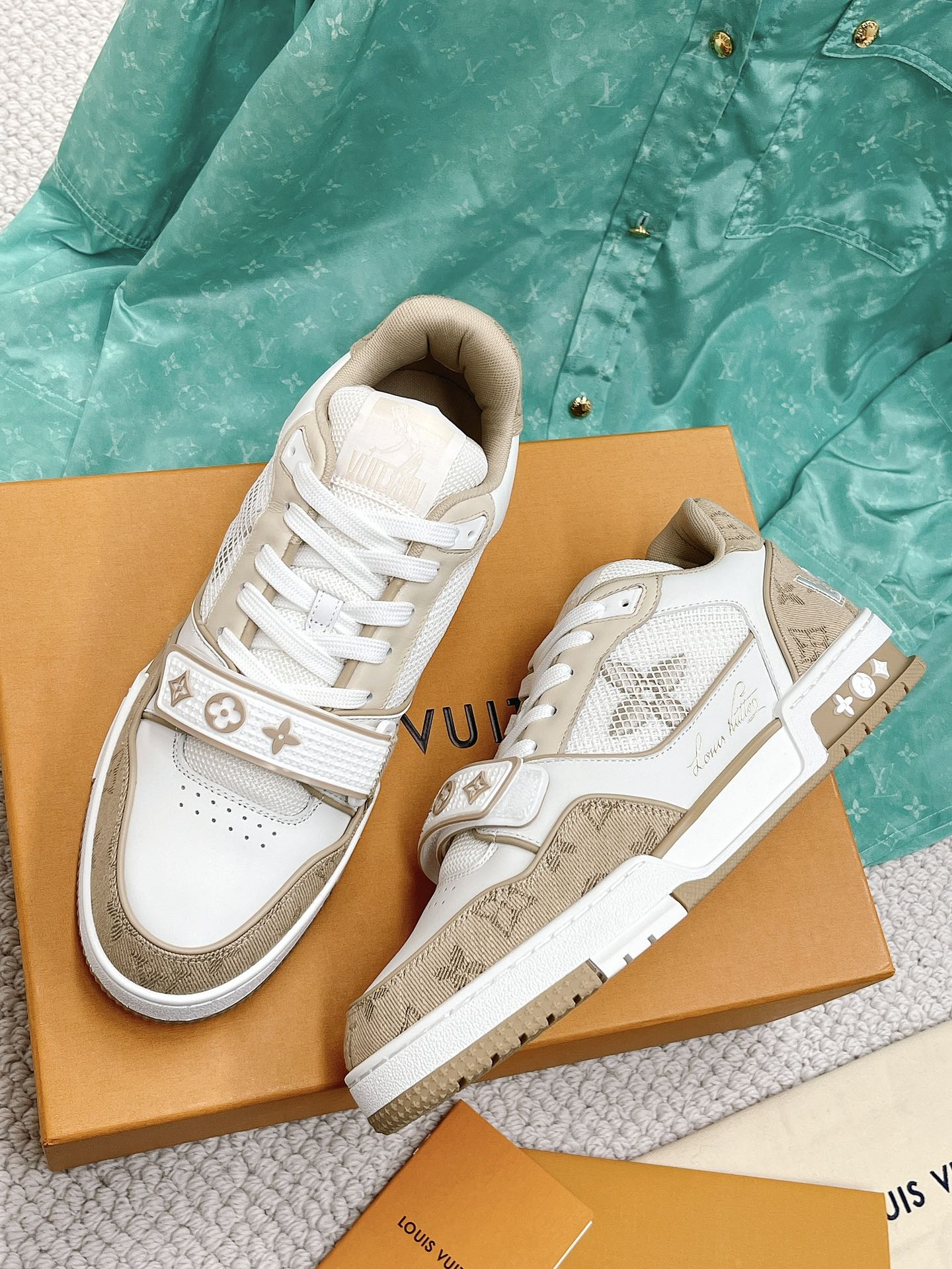 LOUIS VUITTON SNEAKERS