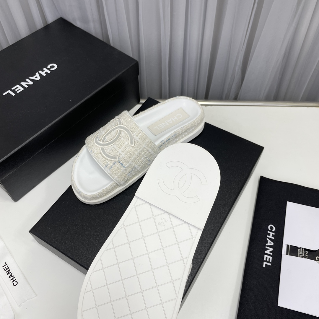 CHANEL SLIDES