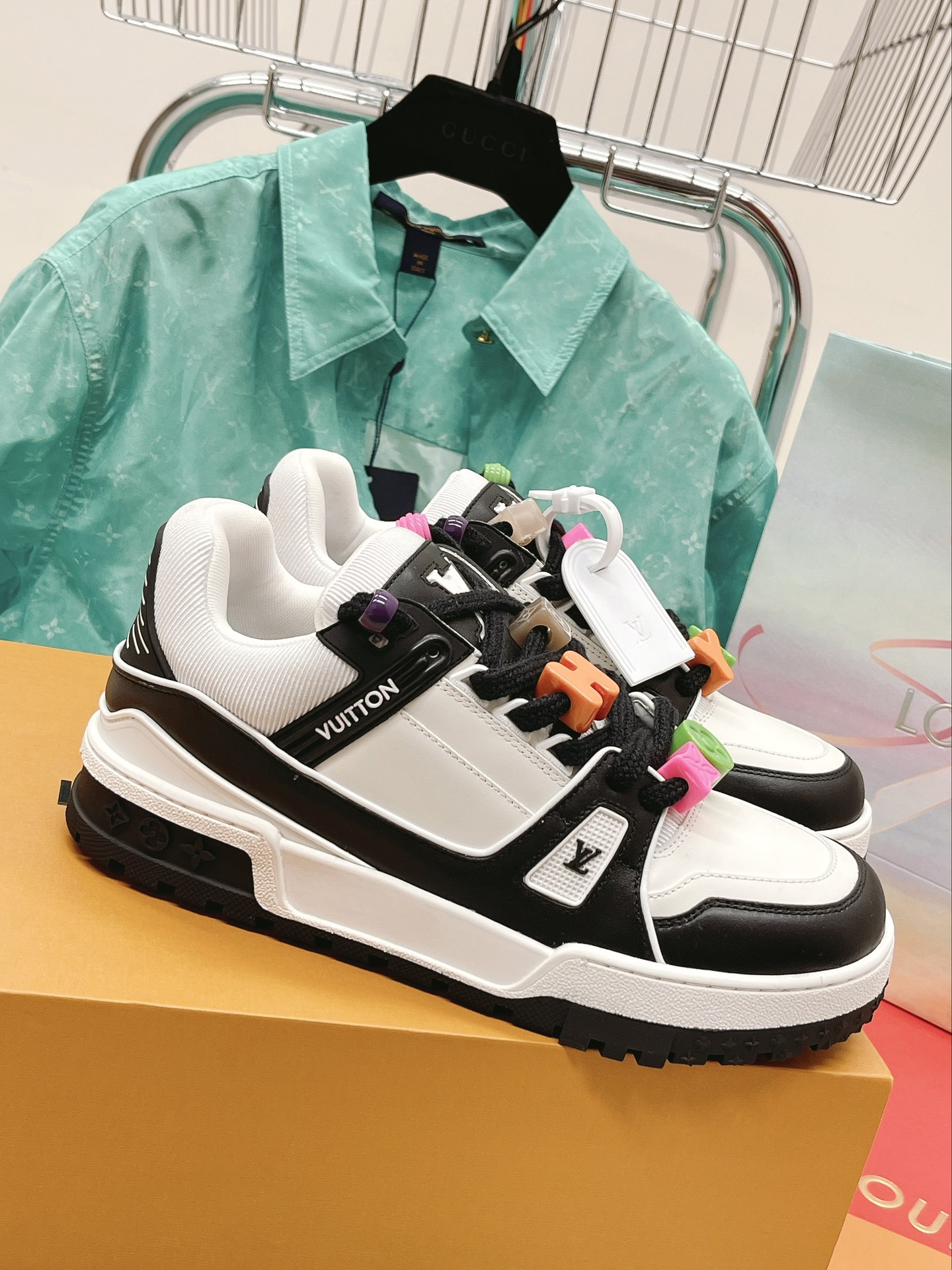 LOUIS VUITTON SNEAKERS