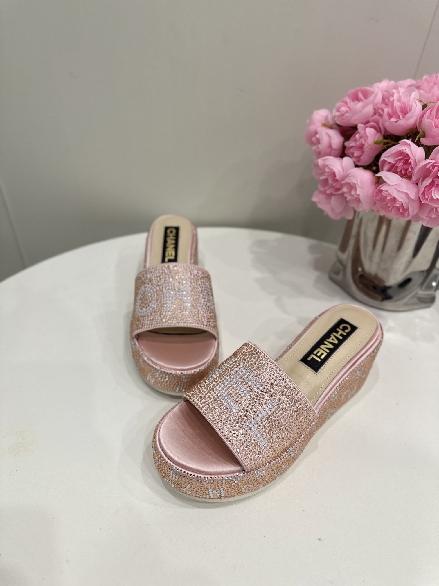 CHANEL SLIDES