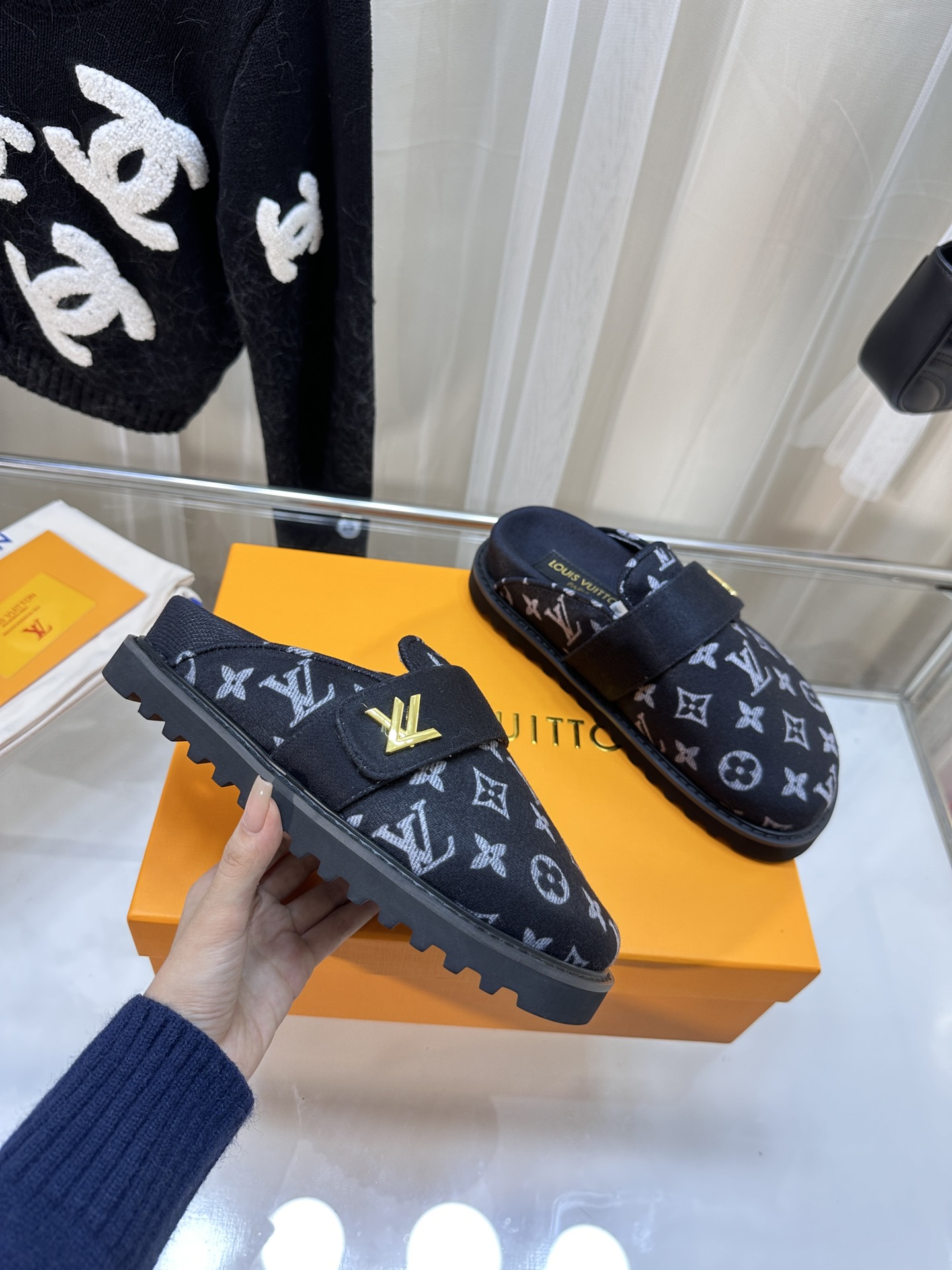 LOUIS VUITTON SLIDES
