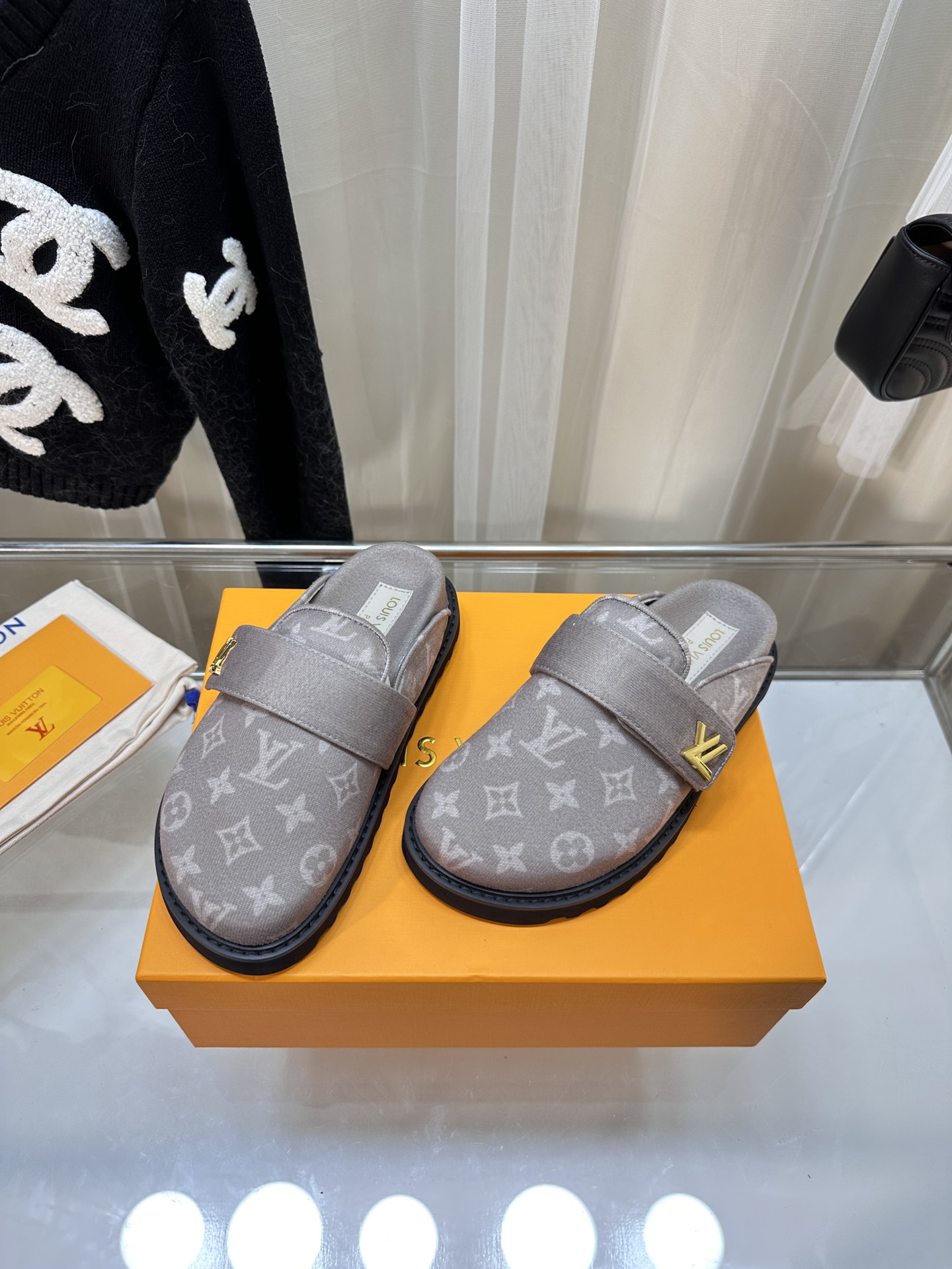 LOUIS VUITTON SLIDES