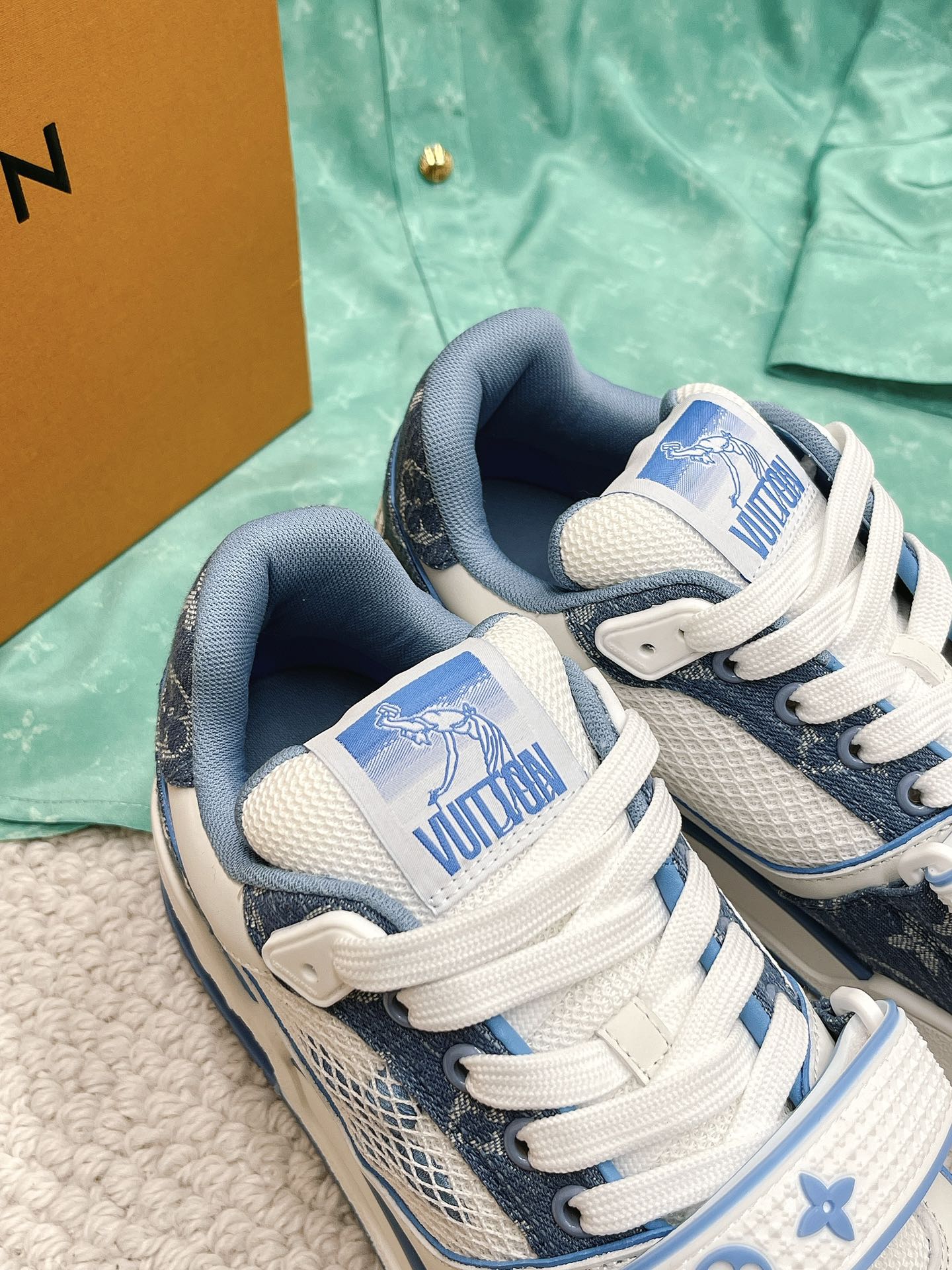 LOUIS VUITTON SNEAKERS