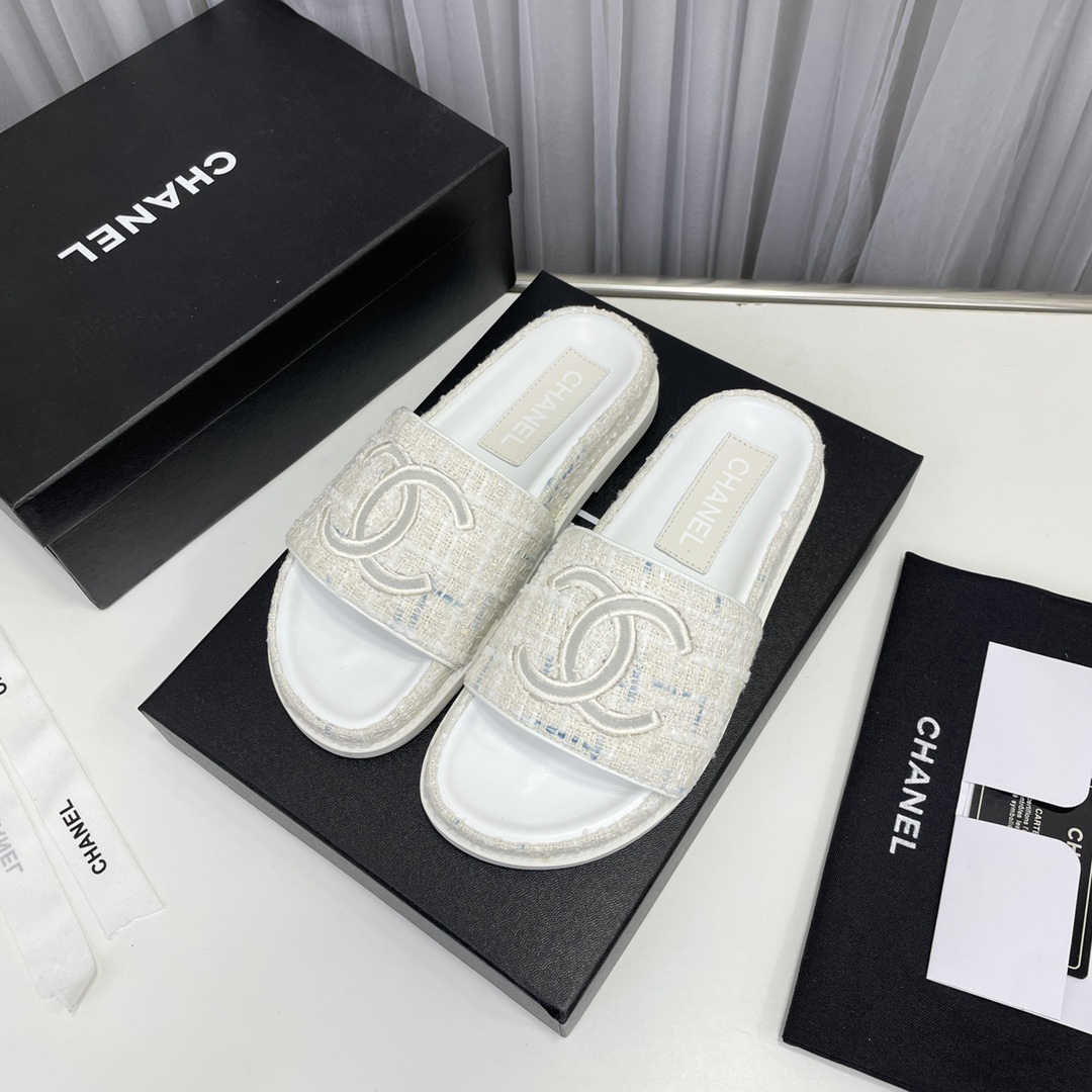 CHANEL SLIDES