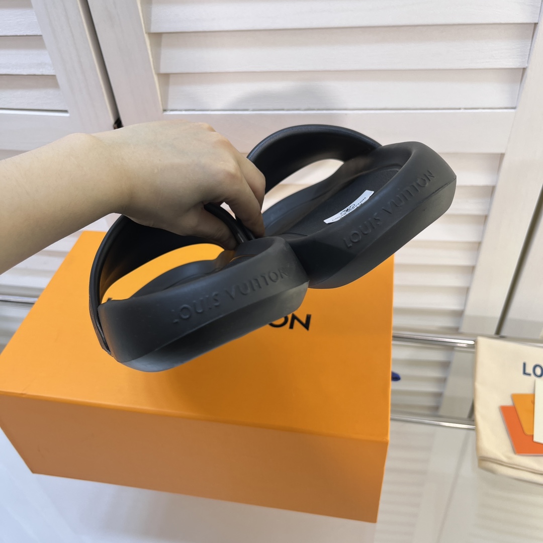 LOUIS VUITTON SLIDES