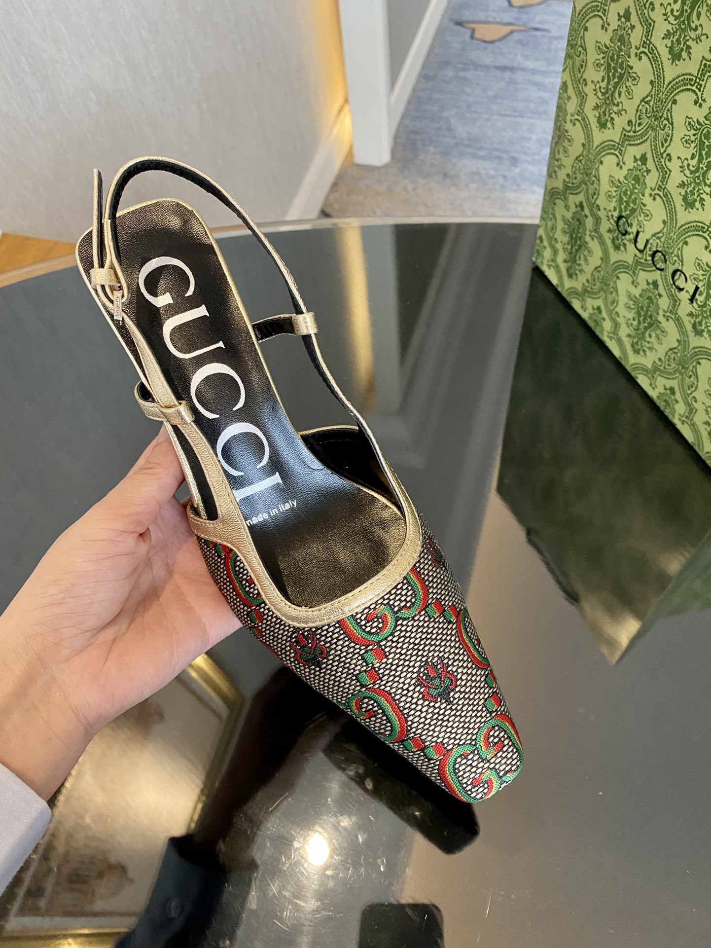 GUCCI SANDALS
