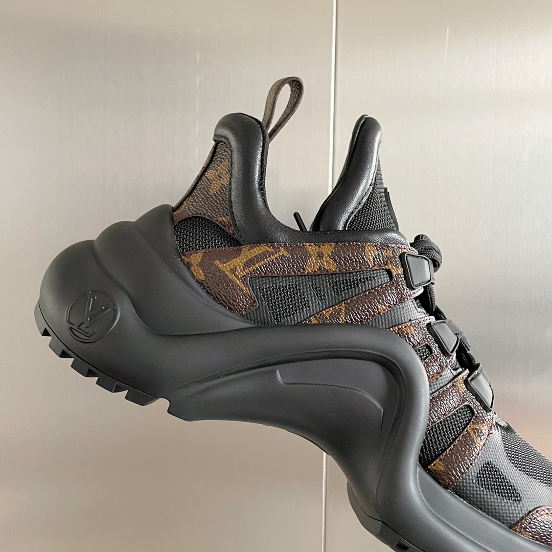 LOUIS VUITTON SNEAKERS