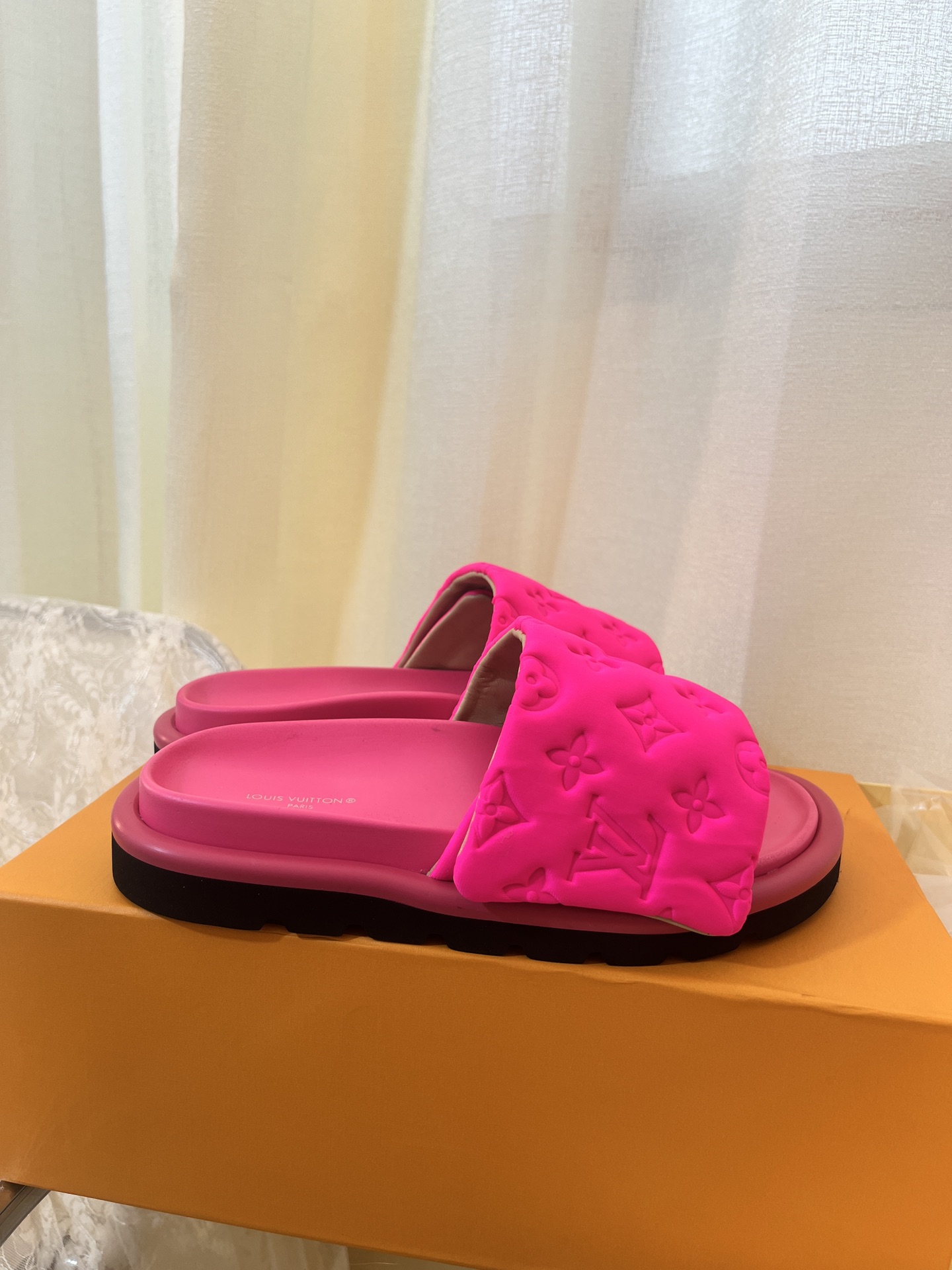 LOUIS VUITTON SLIDES