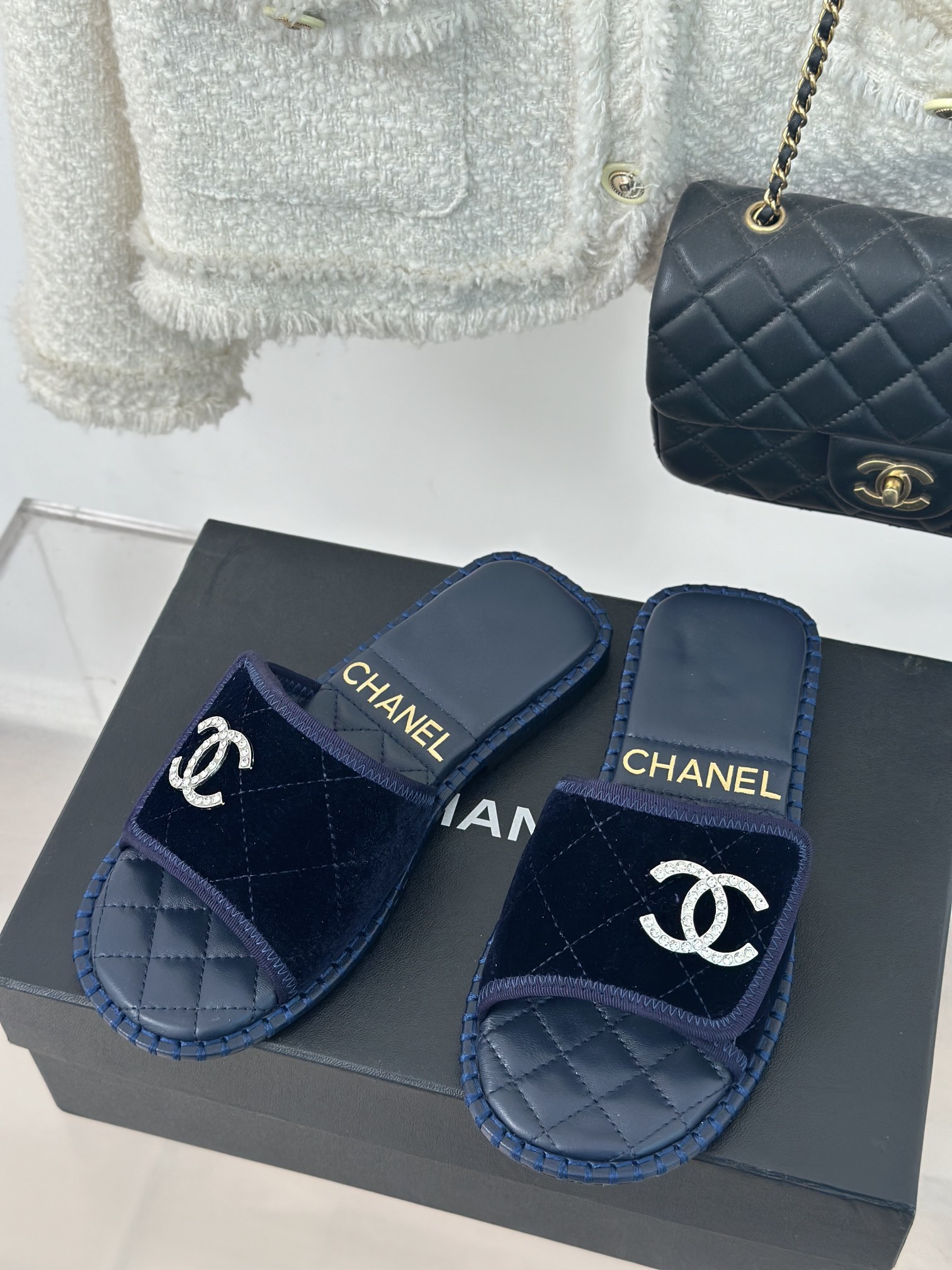 CHANEL SLIDES