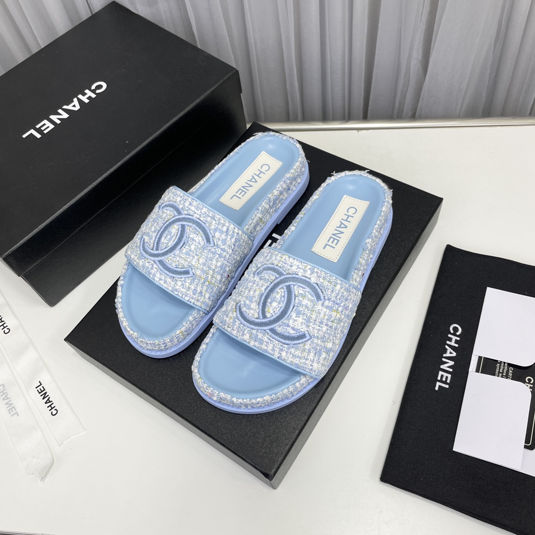 CHANEL SLIDES