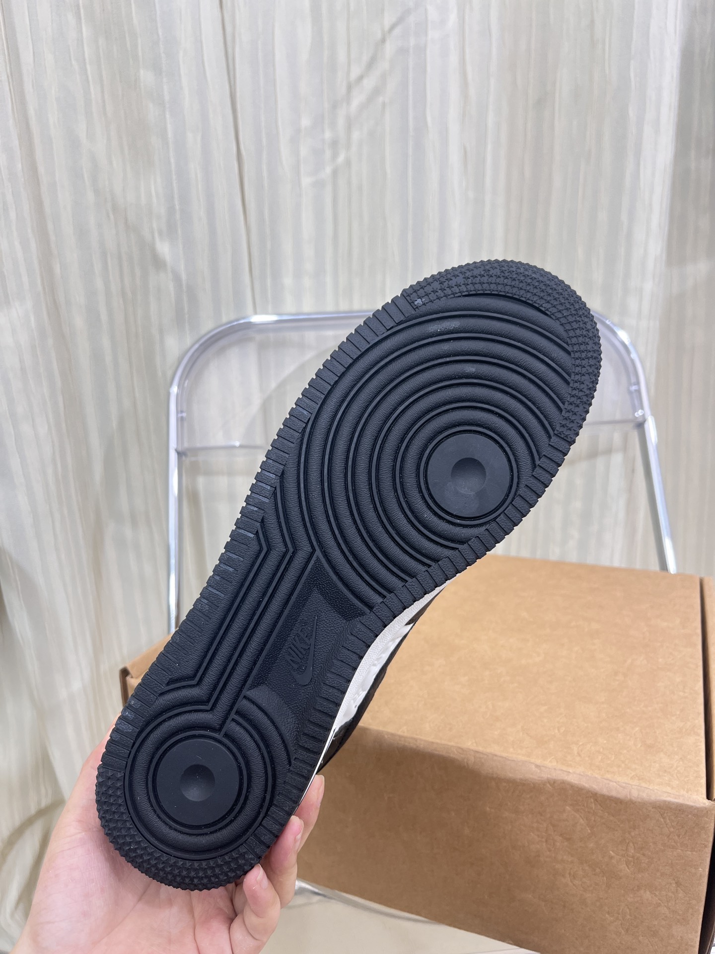 LOUIS VUITTON SNEAKERS