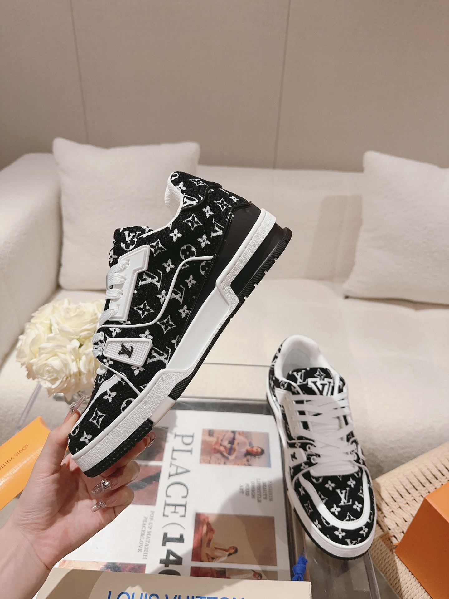 LOUIS VUITTON SNEAKERS