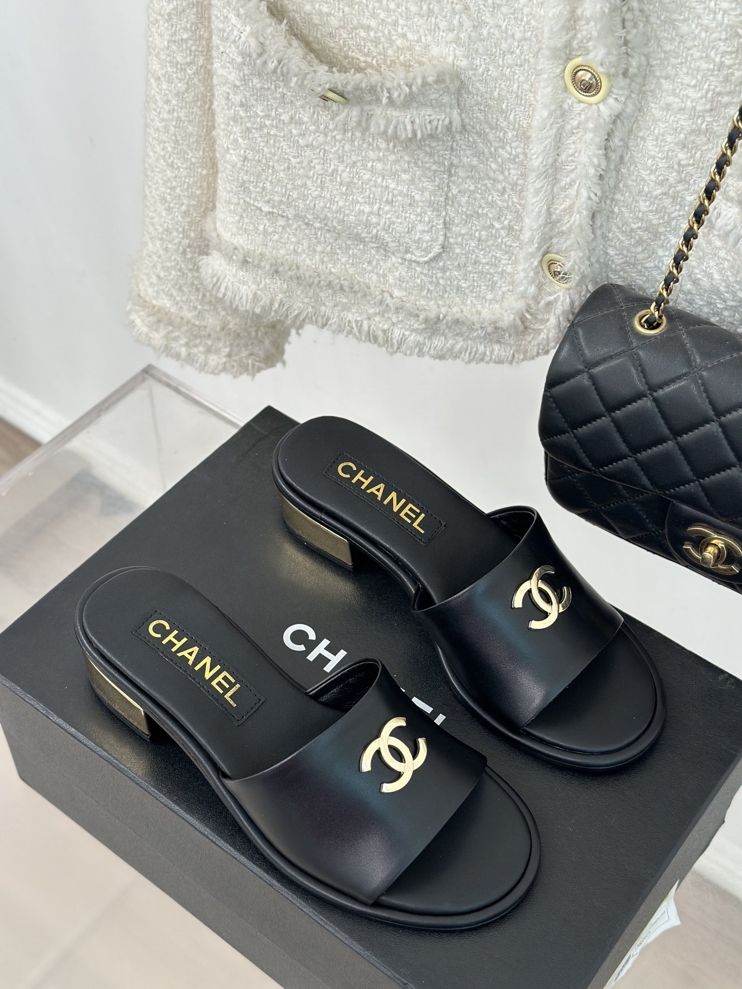 CHANEL SLIDES