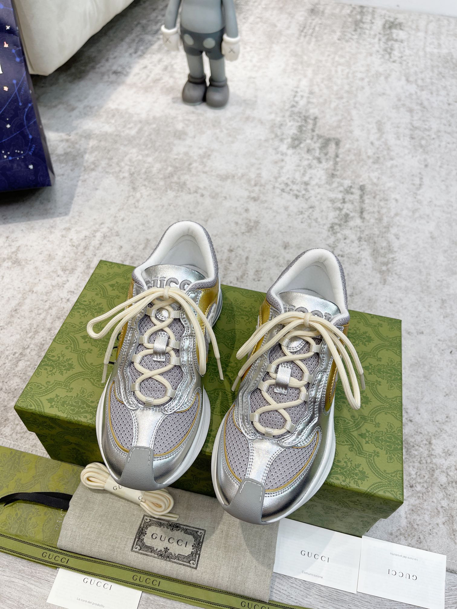 WOMEN'S GUCCI RUN SNEAKER