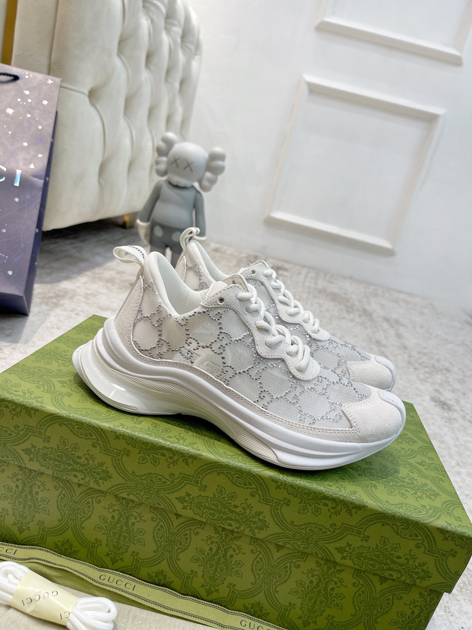 WOMEN'S GUCCI RUN SNEAKER