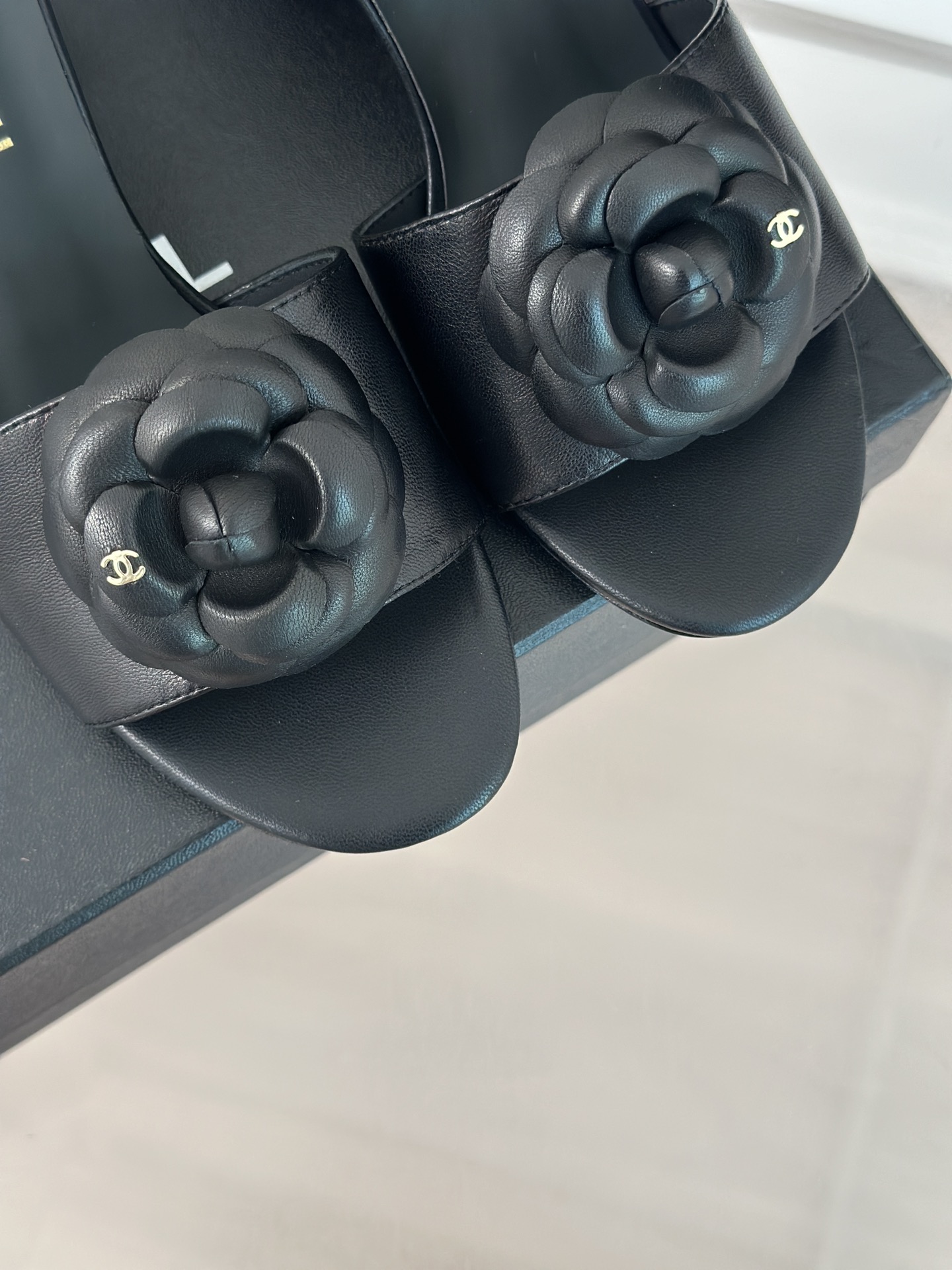 CHANEL SLIDES