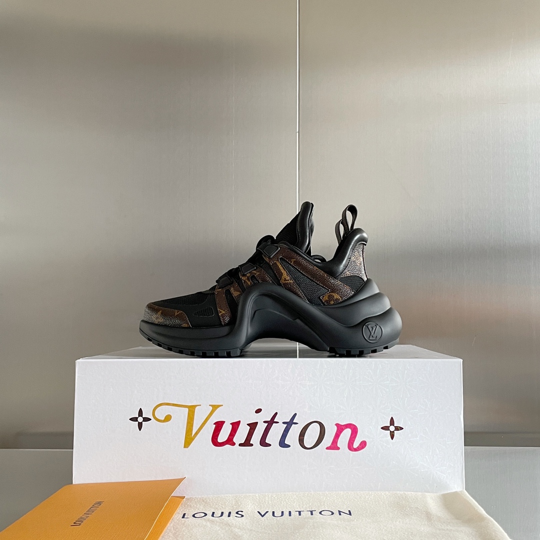 LOUIS VUITTON SNEAKERS