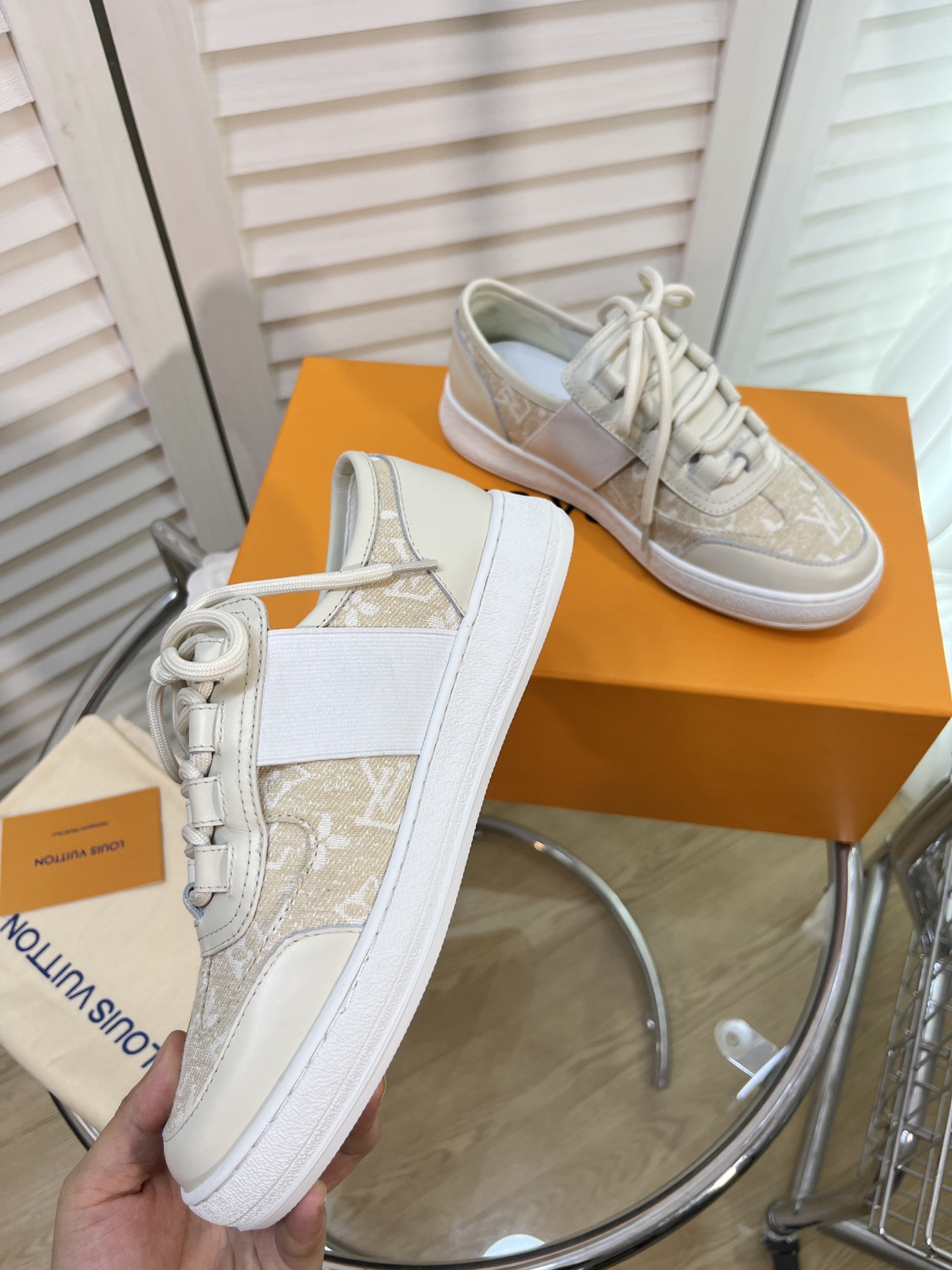 LOUIS VUITTON SNEAKERS