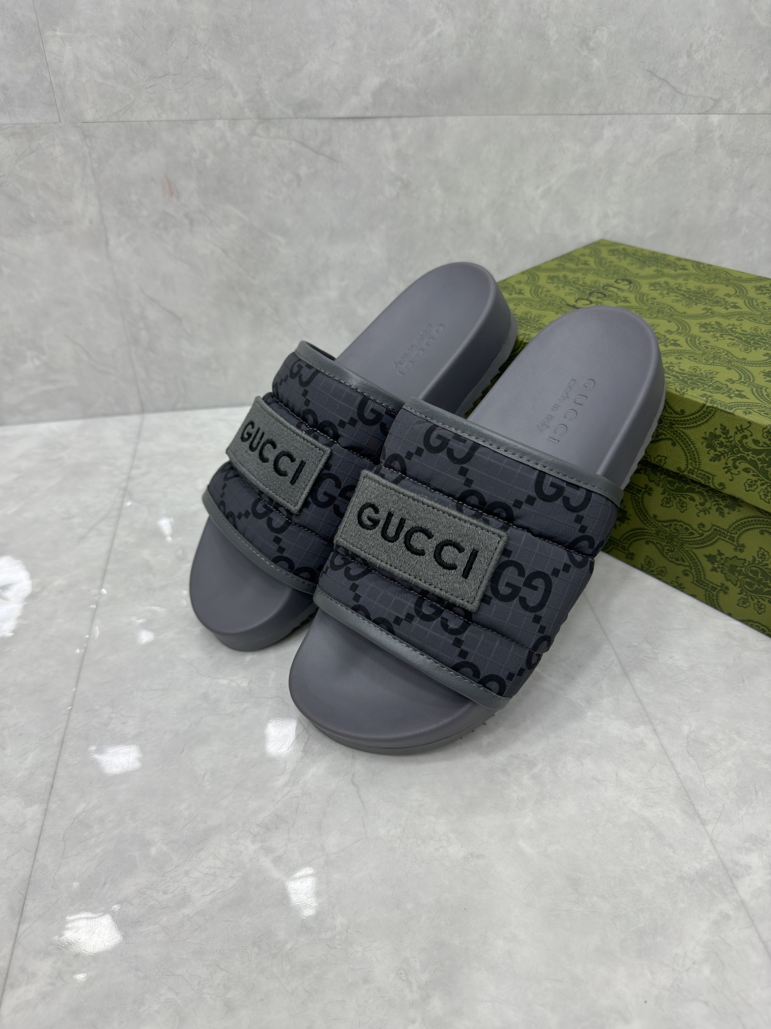 GUCCI SLIDES