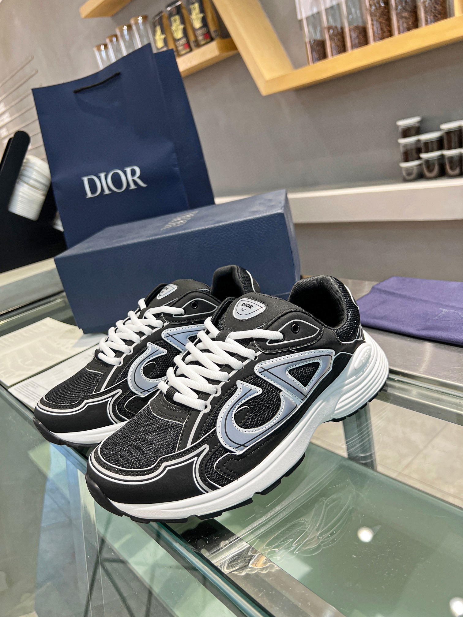 DIOR B30 SNEAKERS