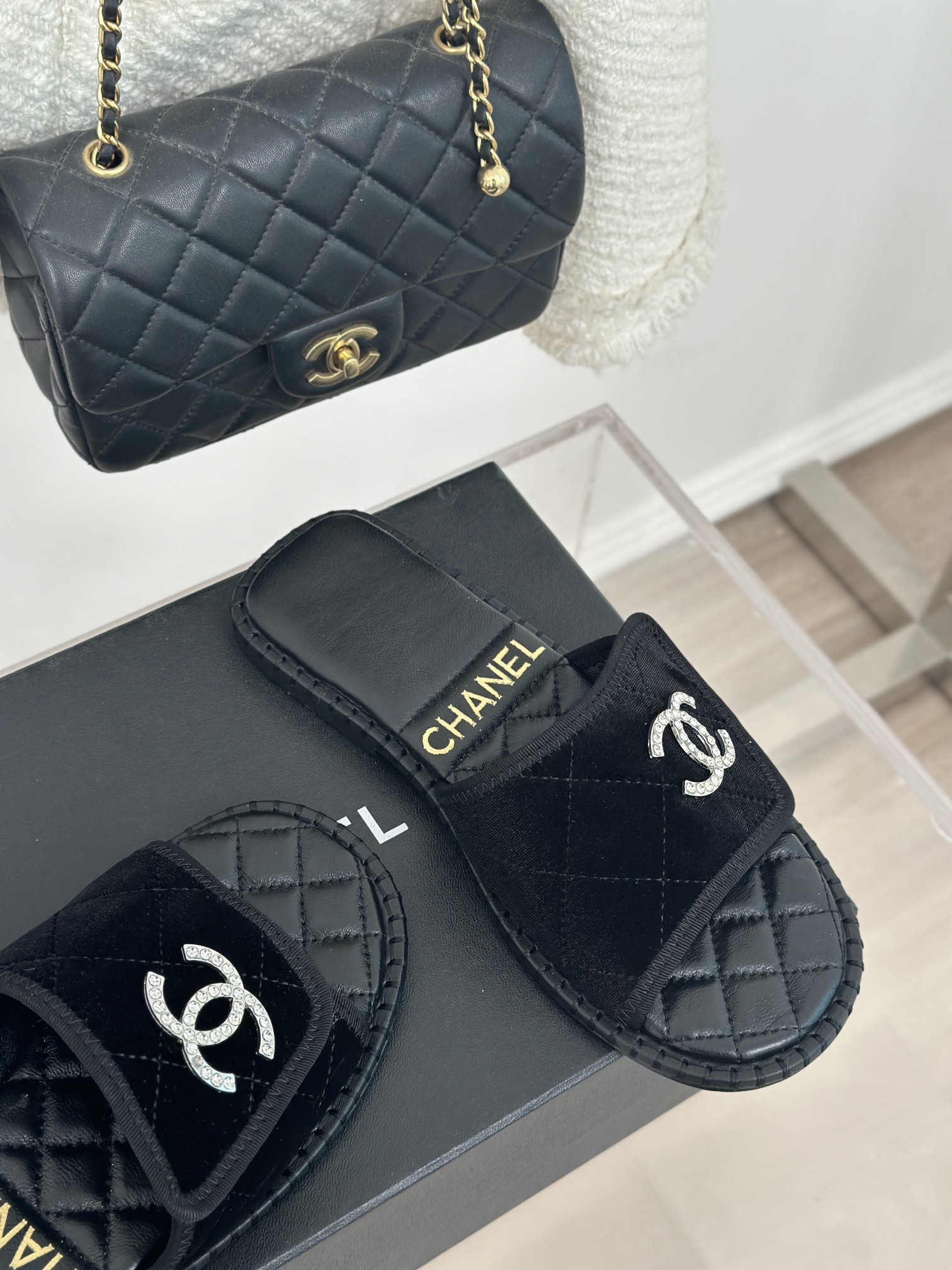 CHANEL SLIDES