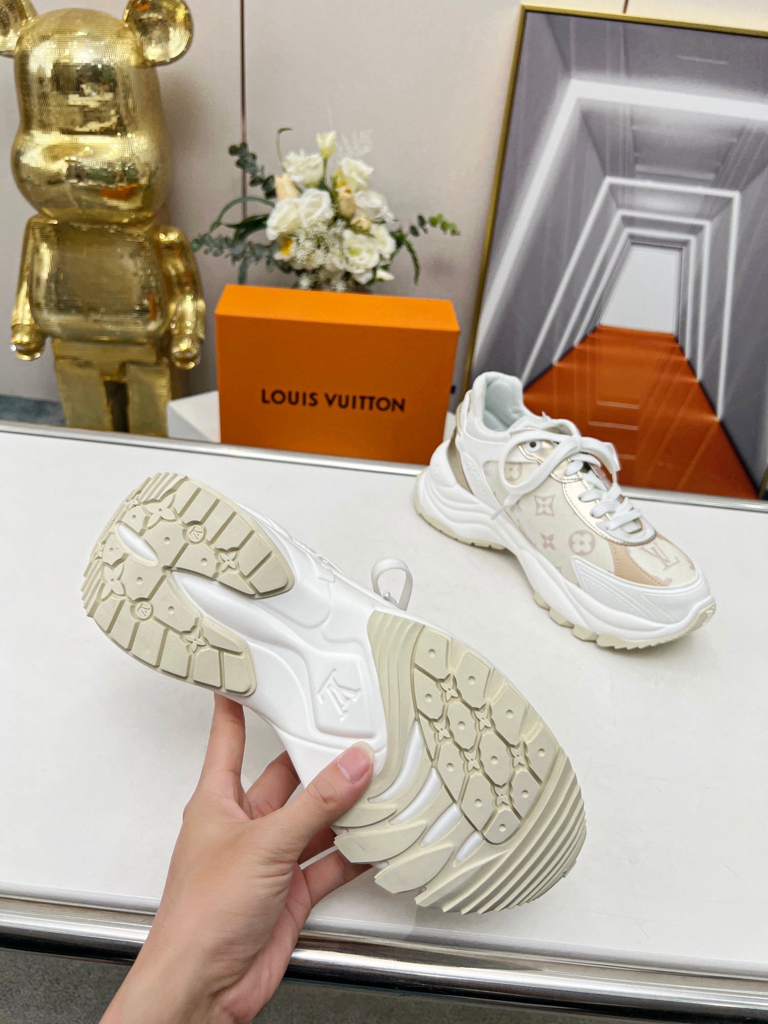 LOUIS VUITTON SNEAKERS