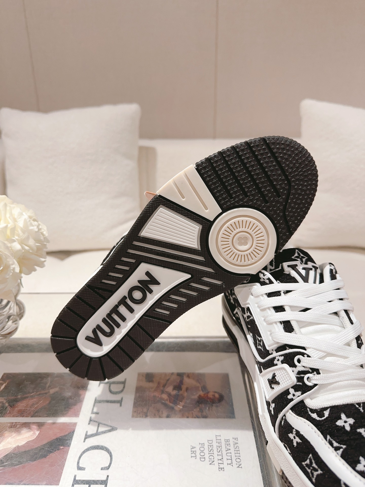 LOUIS VUITTON SNEAKERS