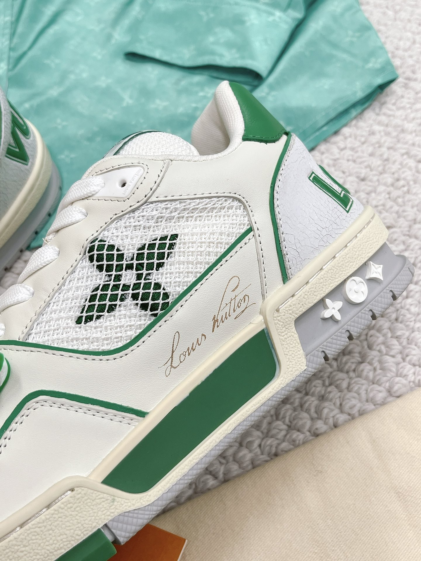 LOUIS VUITTON SNEAKERS