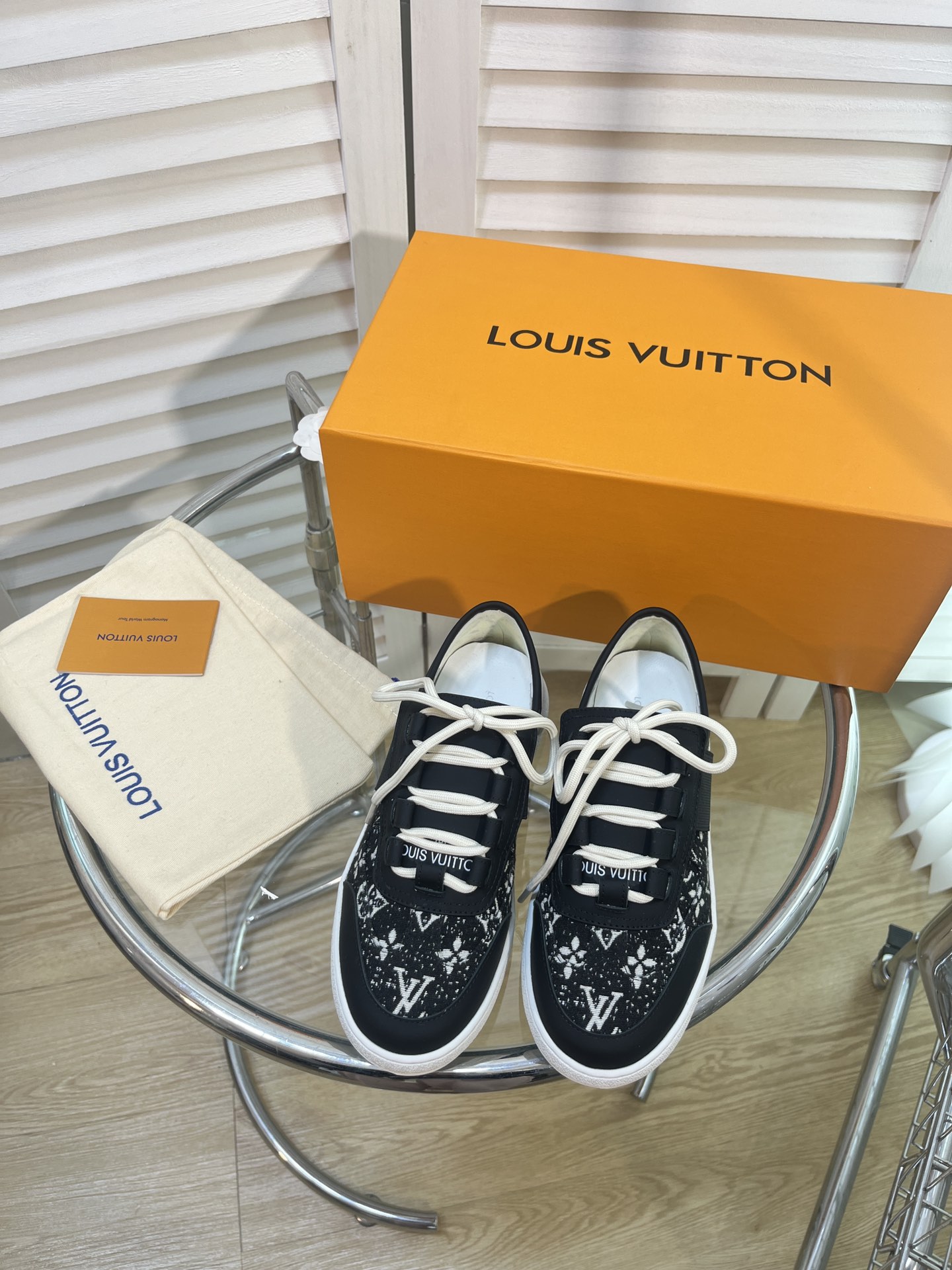 LOUIS VUITTON SNEAKERS