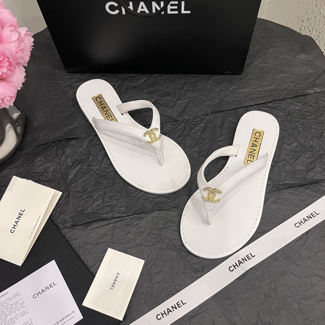 CHANEL SLIDES