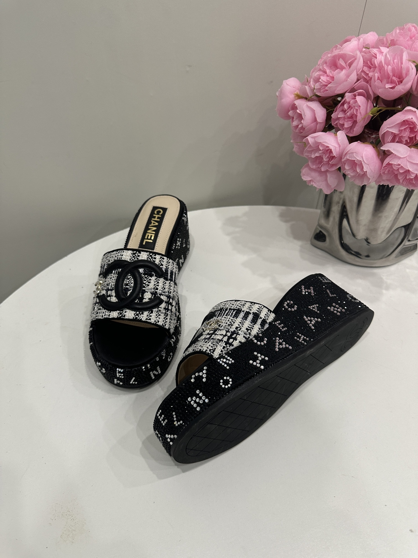 CHANEL SLIDES