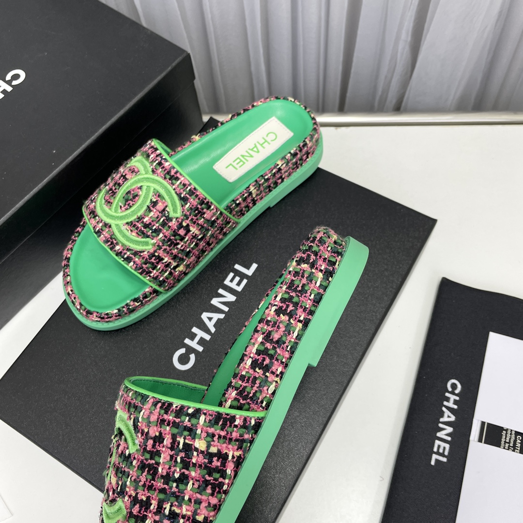 CHANEL SLIDES