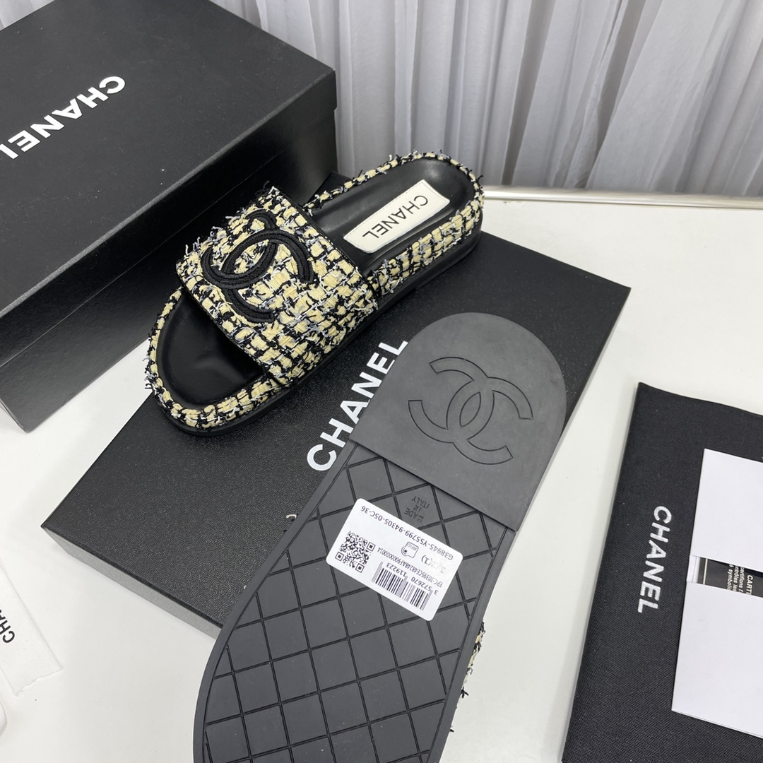 CHANEL SLIDES