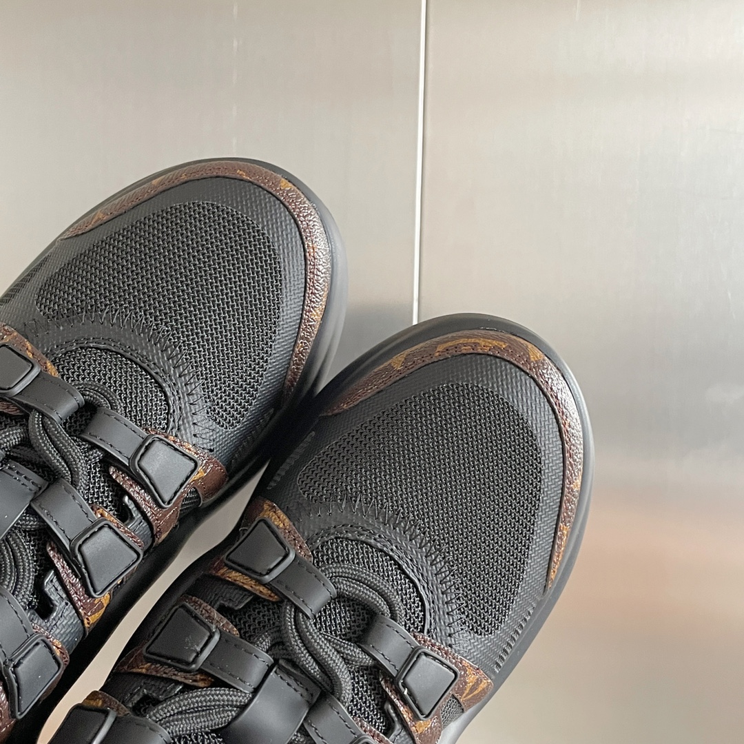 LOUIS VUITTON SNEAKERS