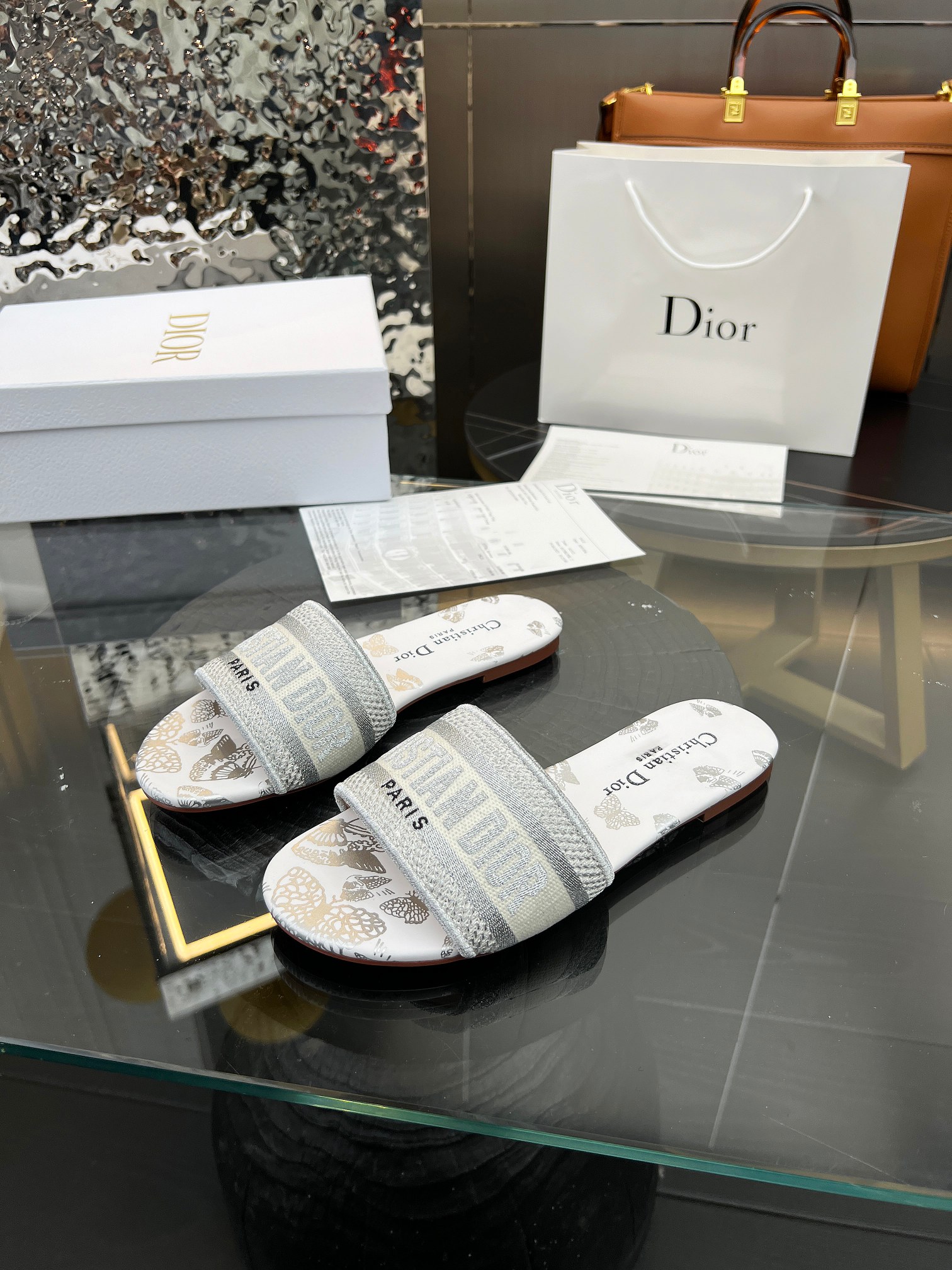 DIOR SLIDES