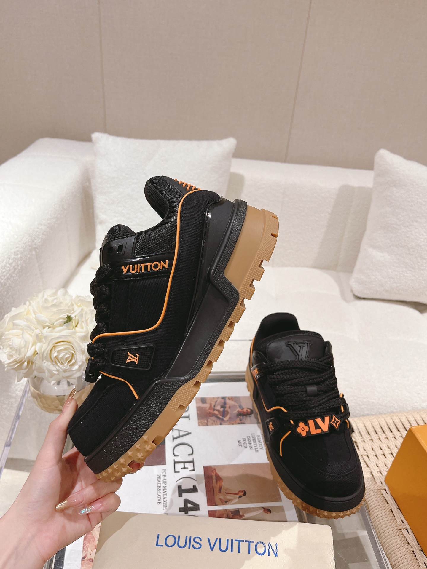 LOUIS VUITTON SNEAKERS