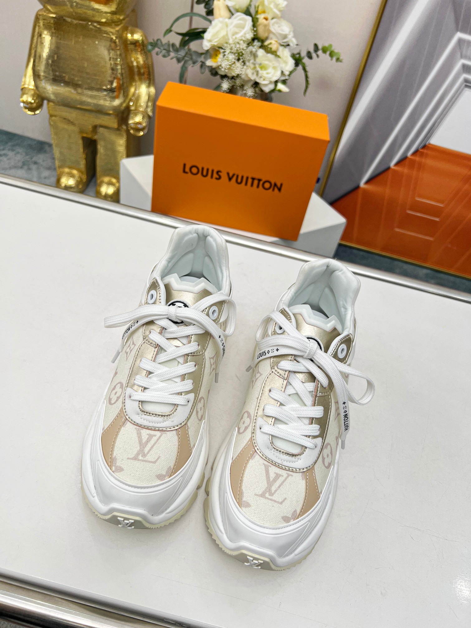 LOUIS VUITTON SNEAKERS