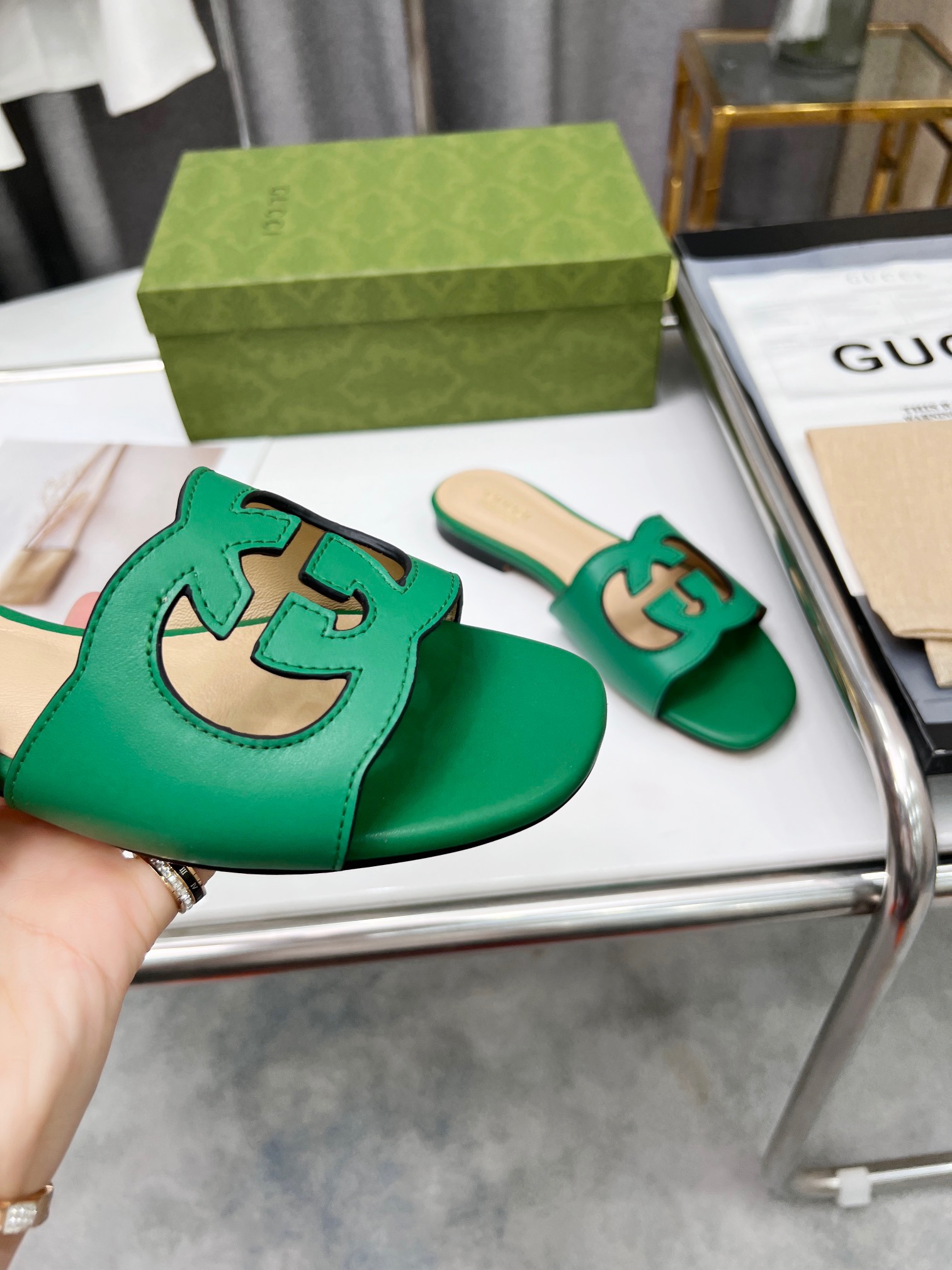 GUCCI SLIDES