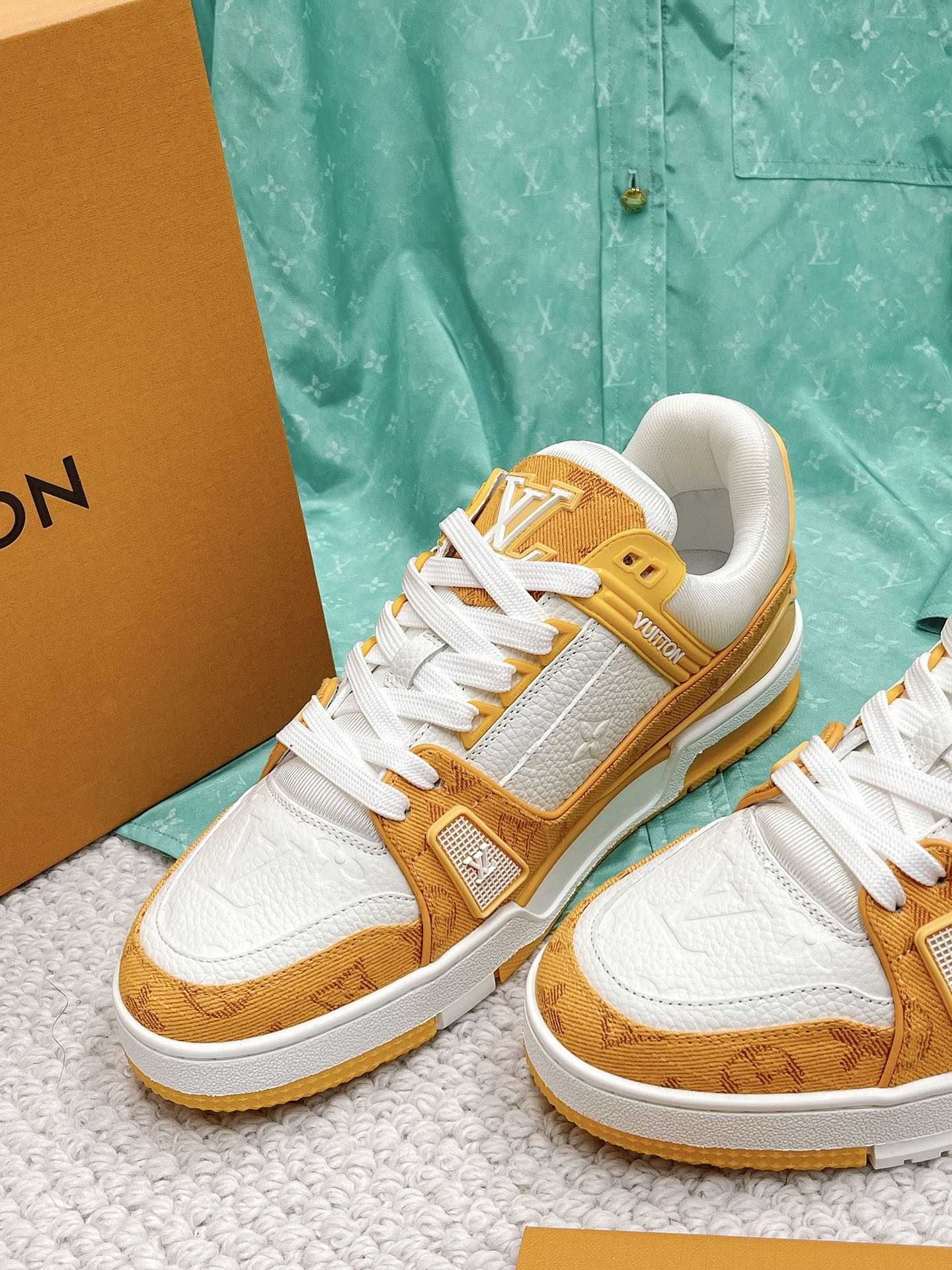 LOUIS VUITTON SNEAKERS