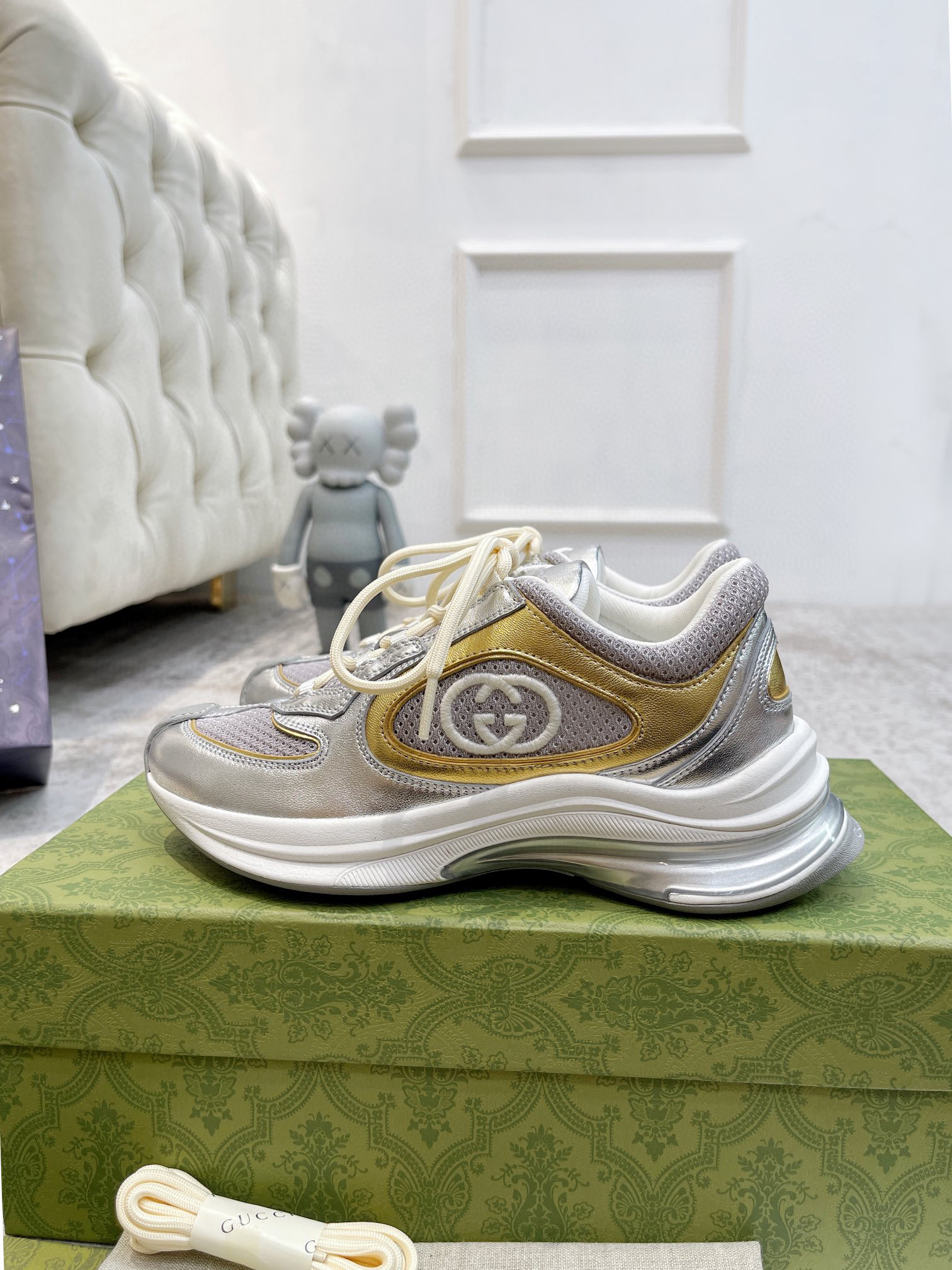 WOMEN'S GUCCI RUN SNEAKER