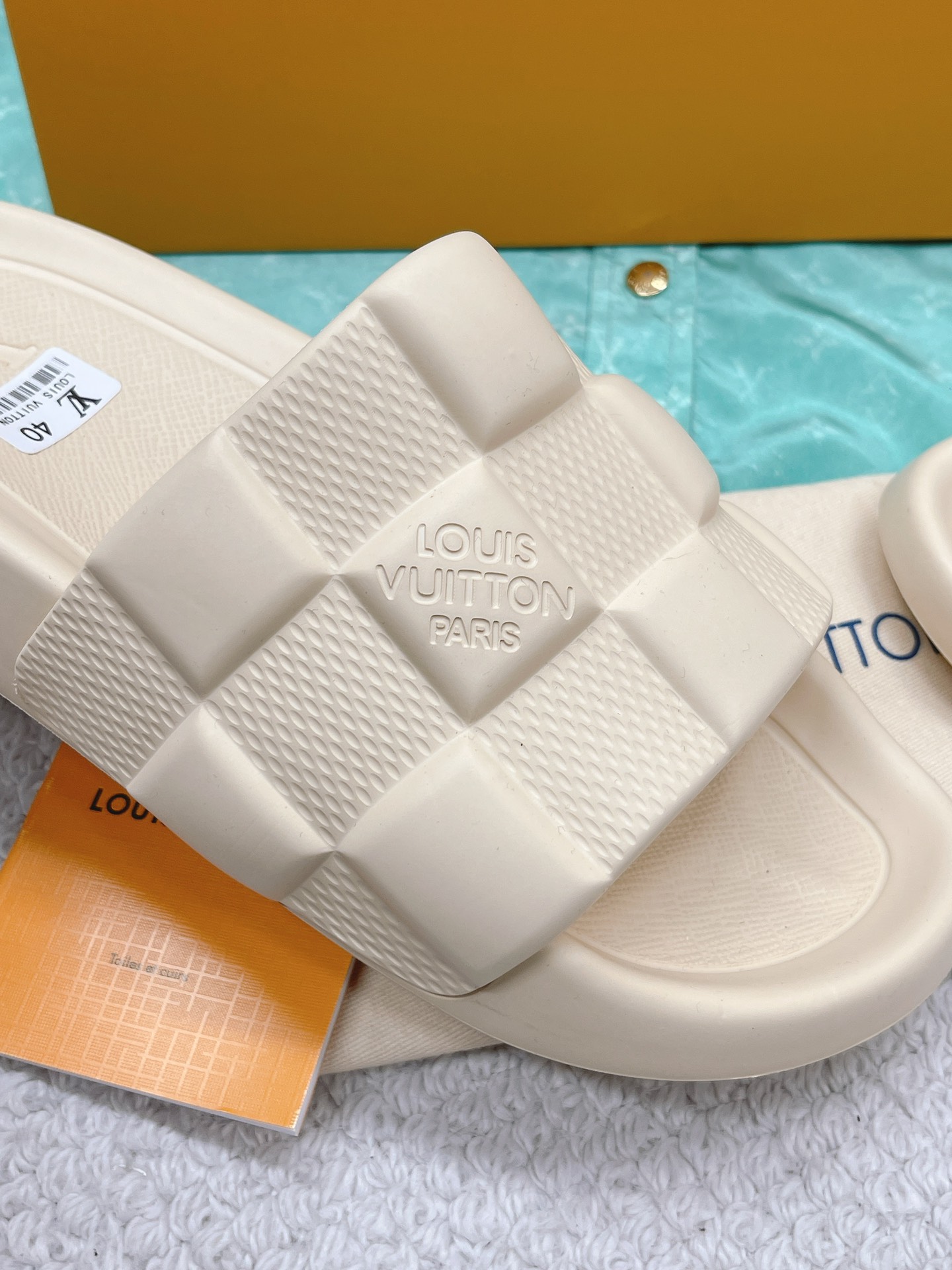 LOUIS VUITTON SLIDES