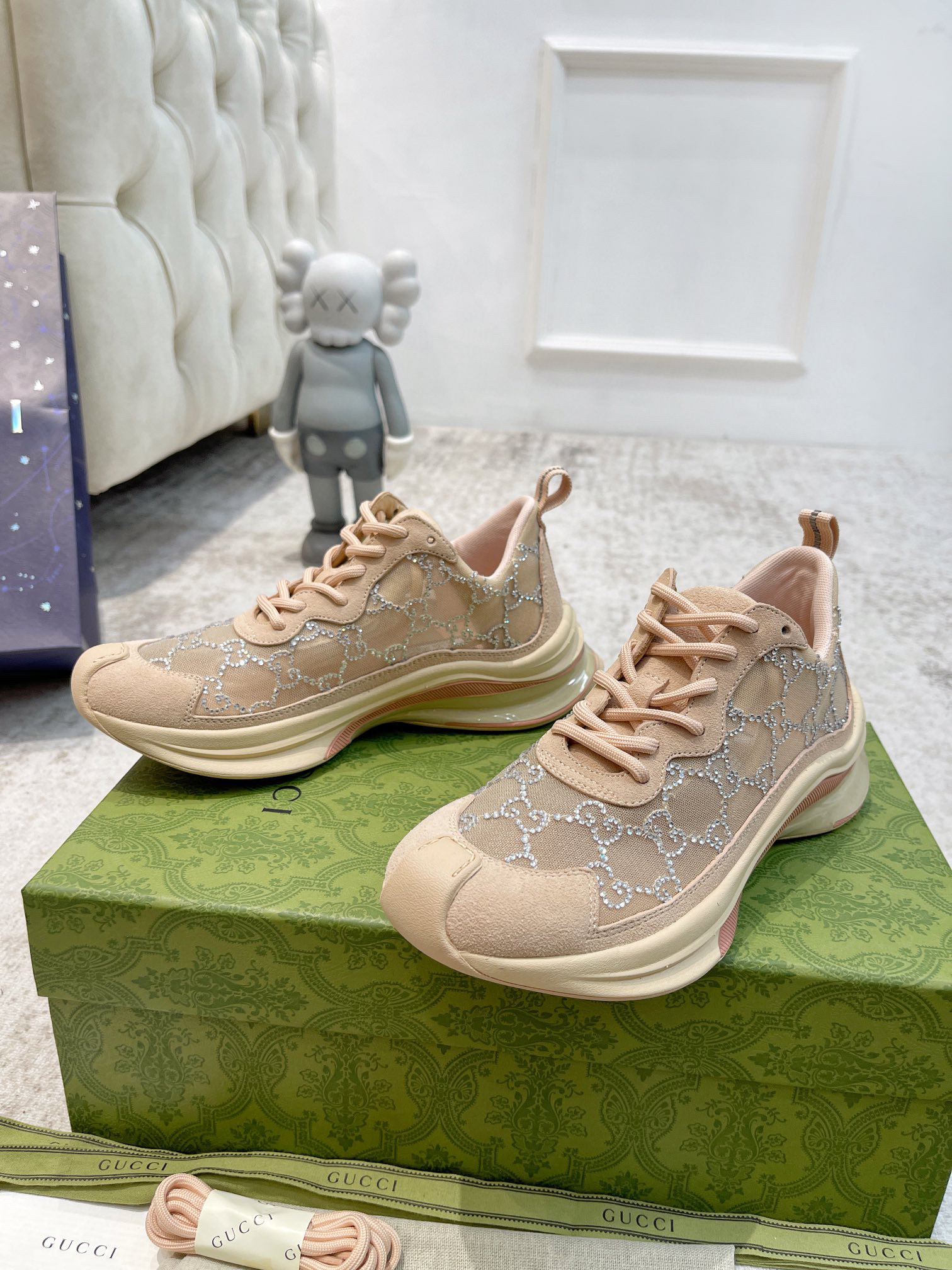 WOMEN'S GUCCI RUN SNEAKER